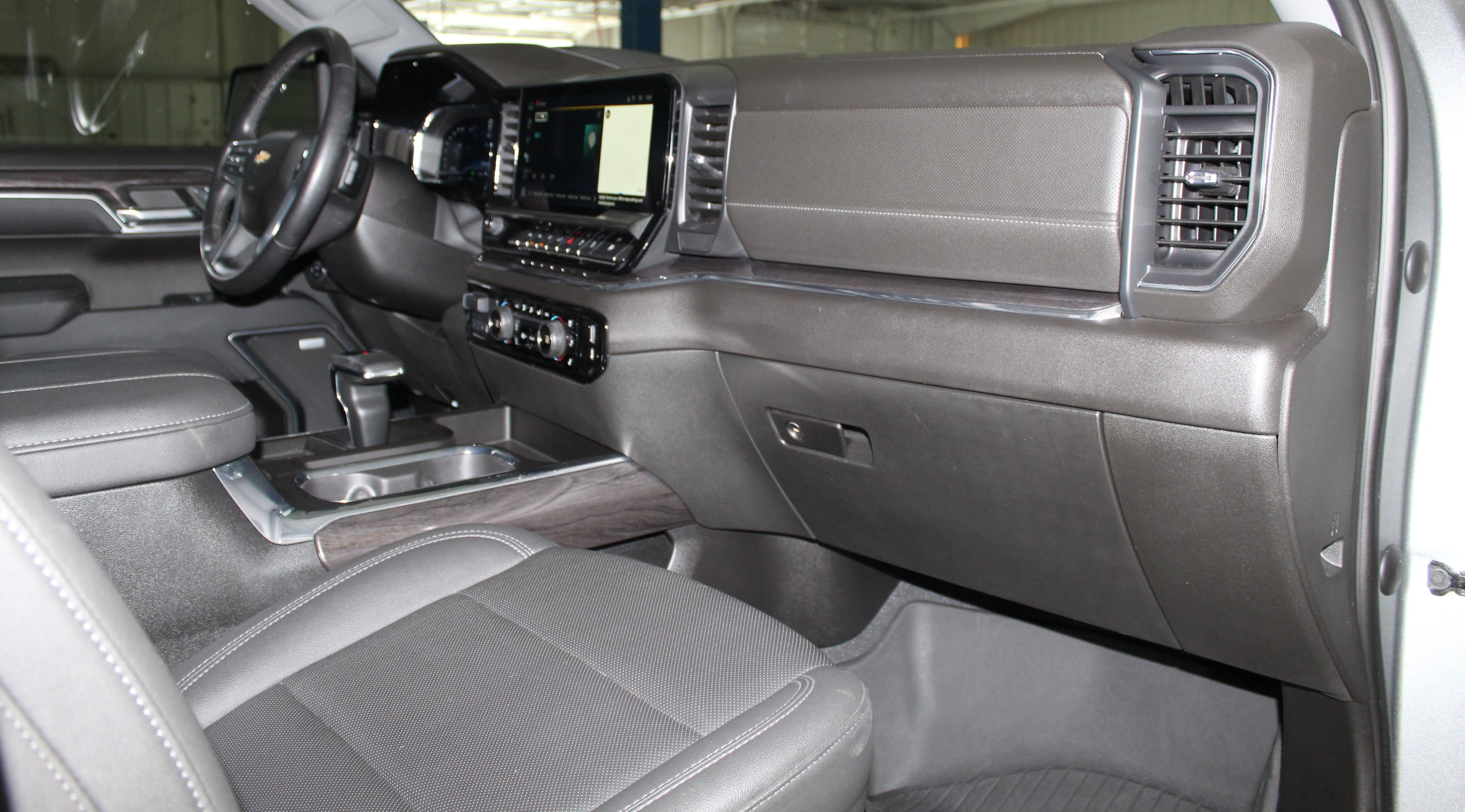 2023 Chevrolet Silverado 1500 LTZ photo 9