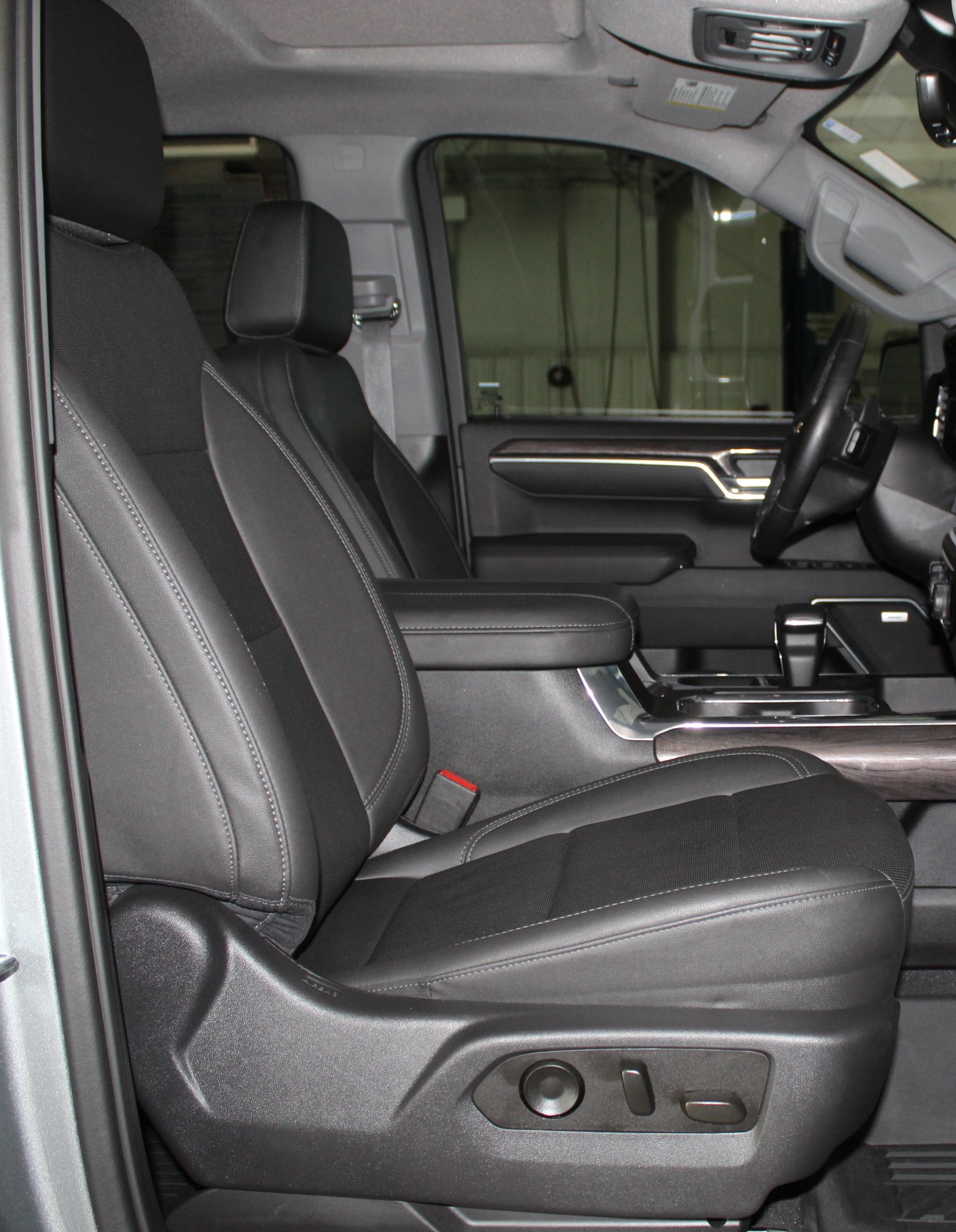 2023 Chevrolet Silverado 1500 LTZ photo 11
