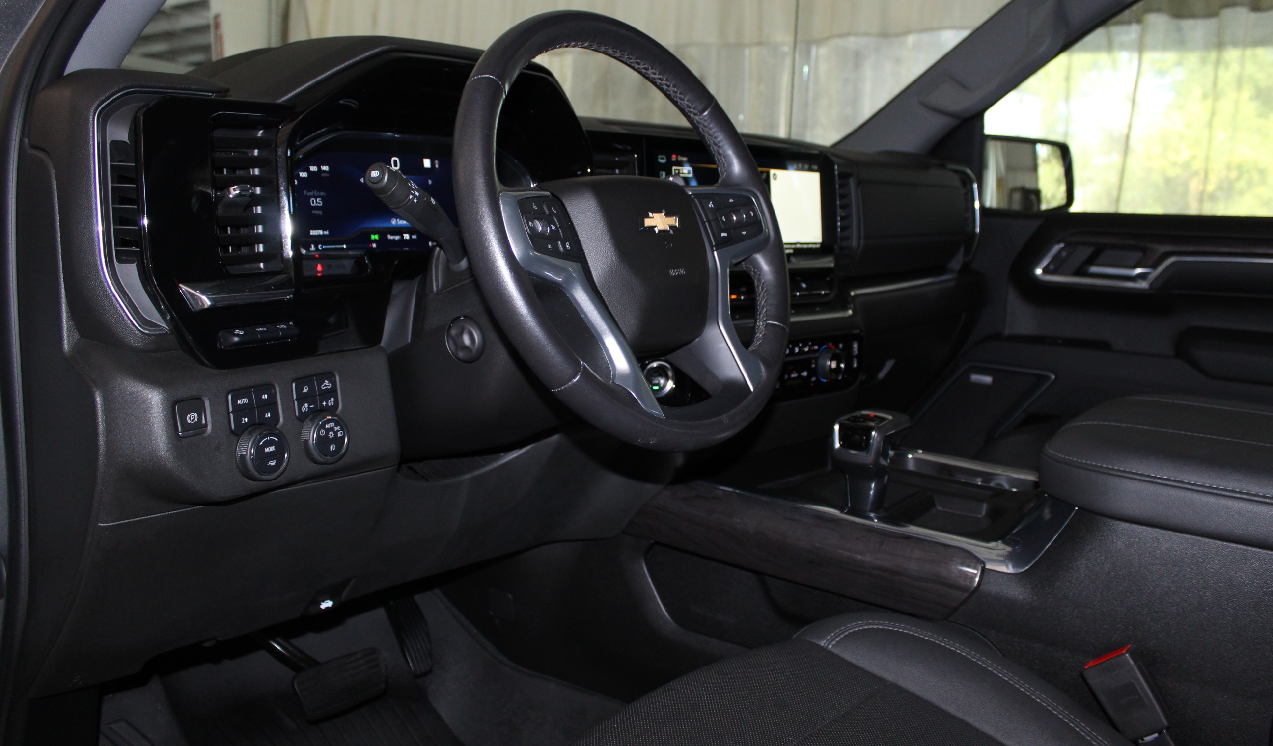 2023 Chevrolet Silverado 1500 LTZ photo 3