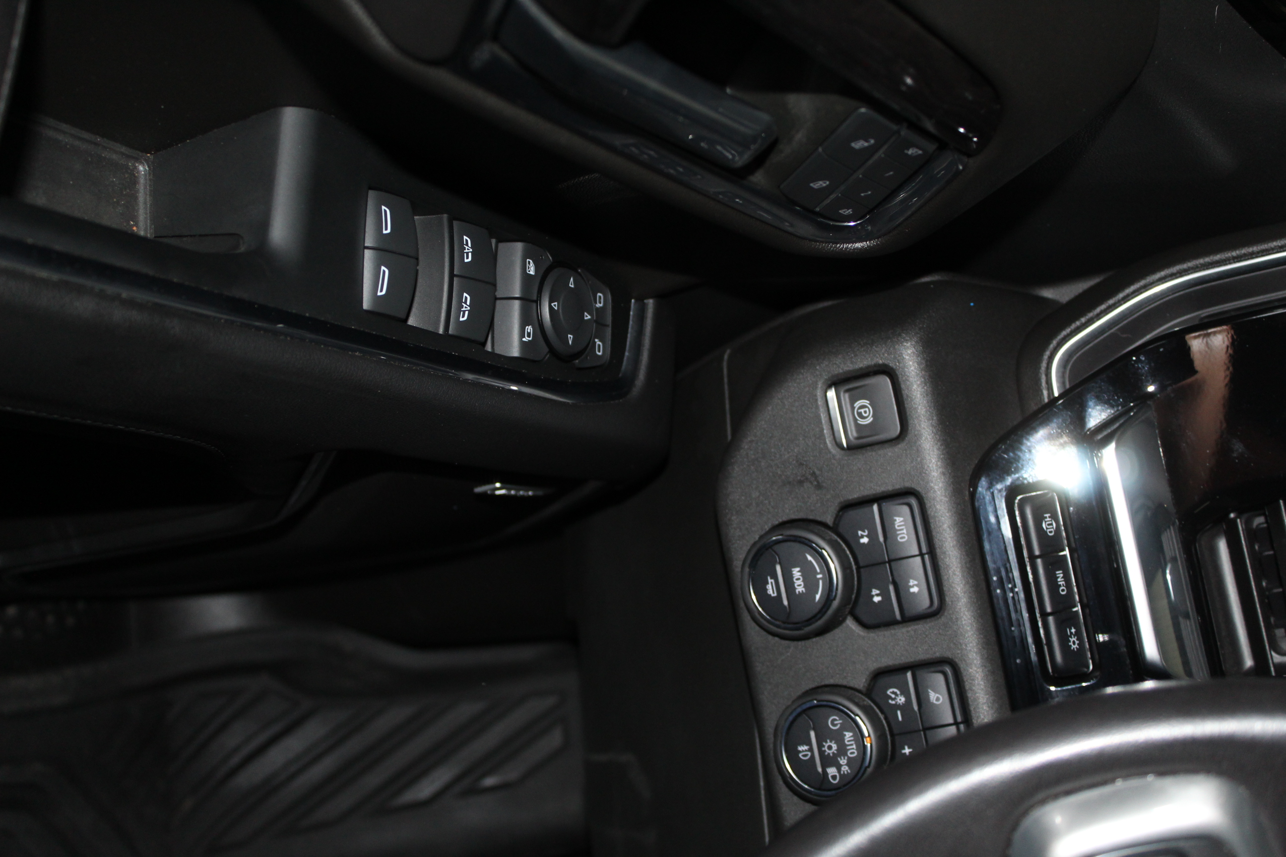 2023 Chevrolet Silverado 1500 LTZ photo 12