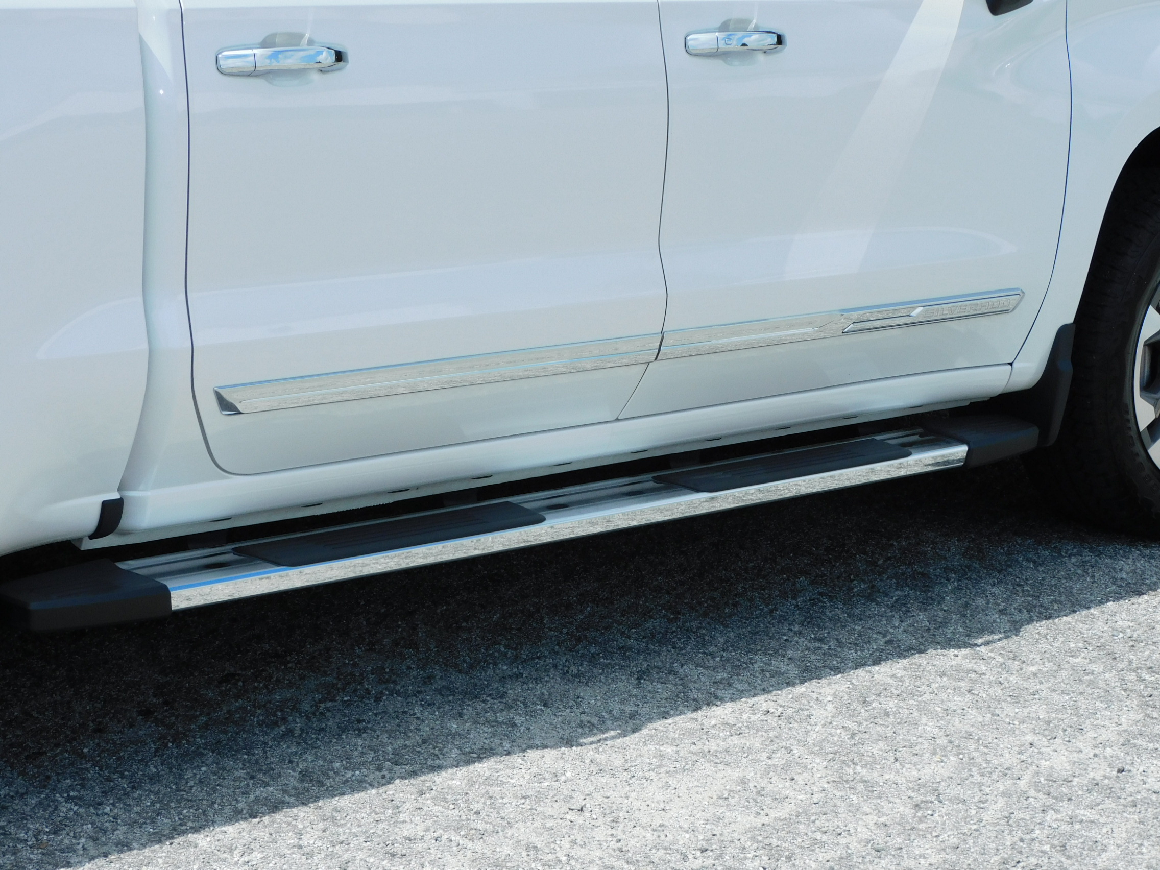 2024 Chevrolet Silverado 1500 High Country photo 2