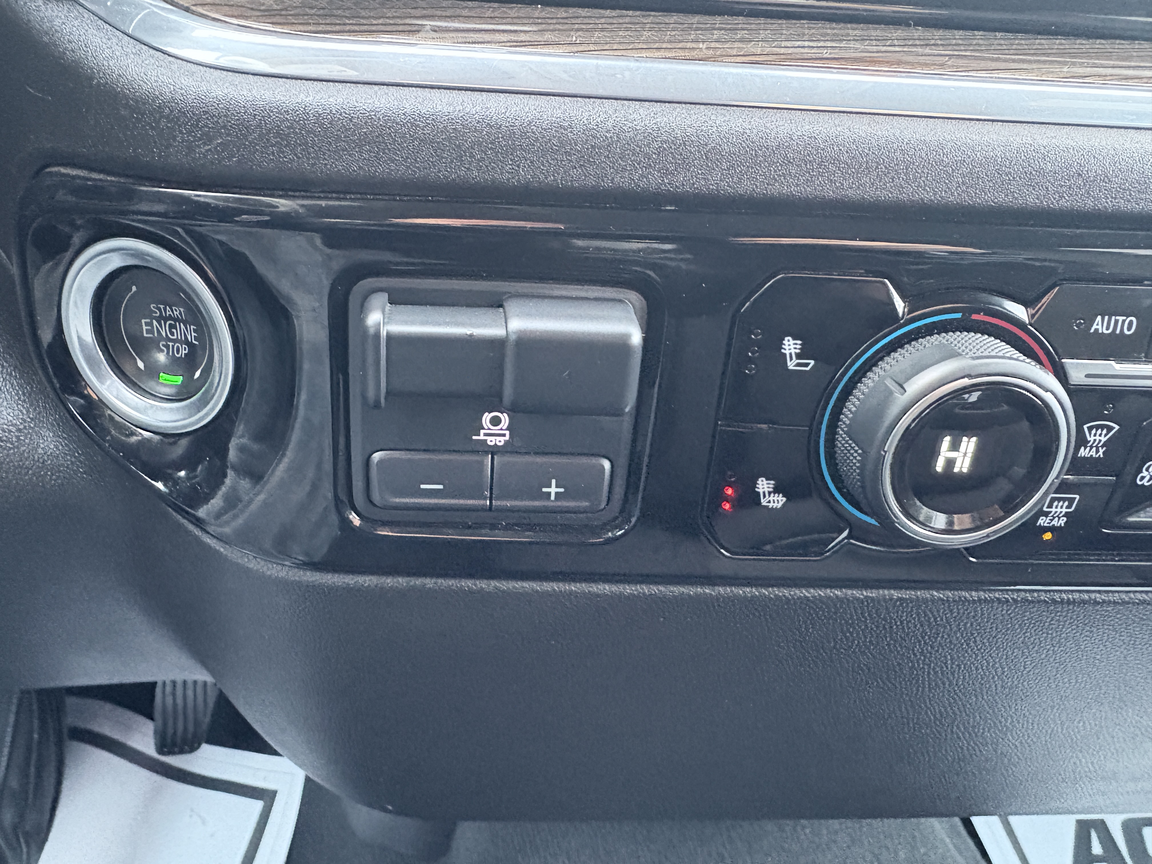 2025 Chevrolet Silverado 1500 LT - Photo 18