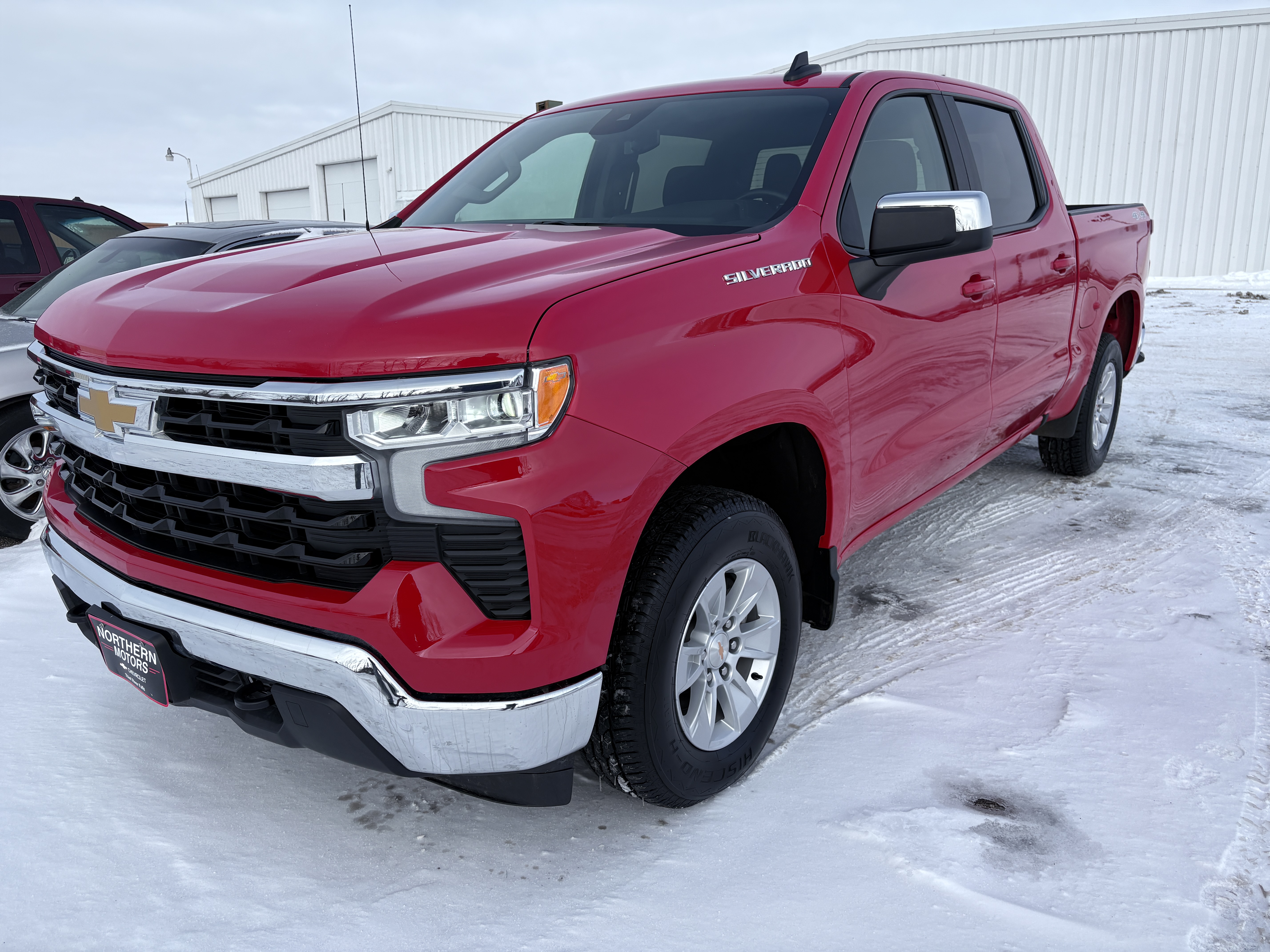 Used 2025 Chevrolet Silverado 1500 LT with VIN 1GCUKDED0SZ117574 for sale in Thief River Falls, Minnesota