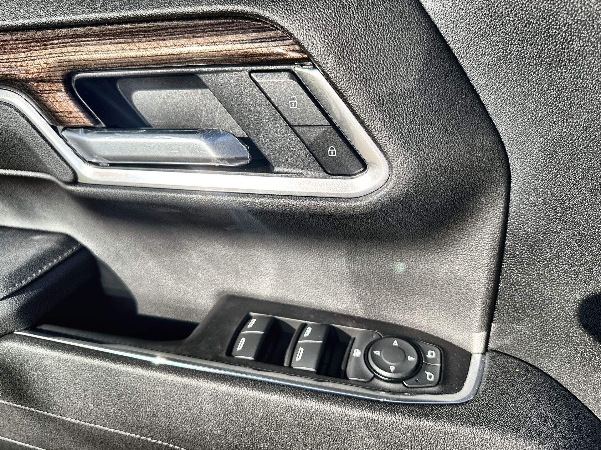 2025 Chevrolet Silverado 1500 RST photo 11