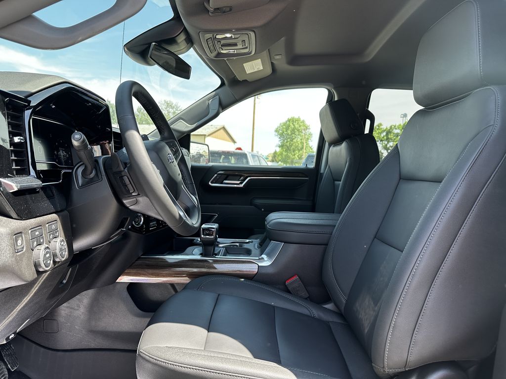 2025 Chevrolet Silverado 1500 RST photo 5