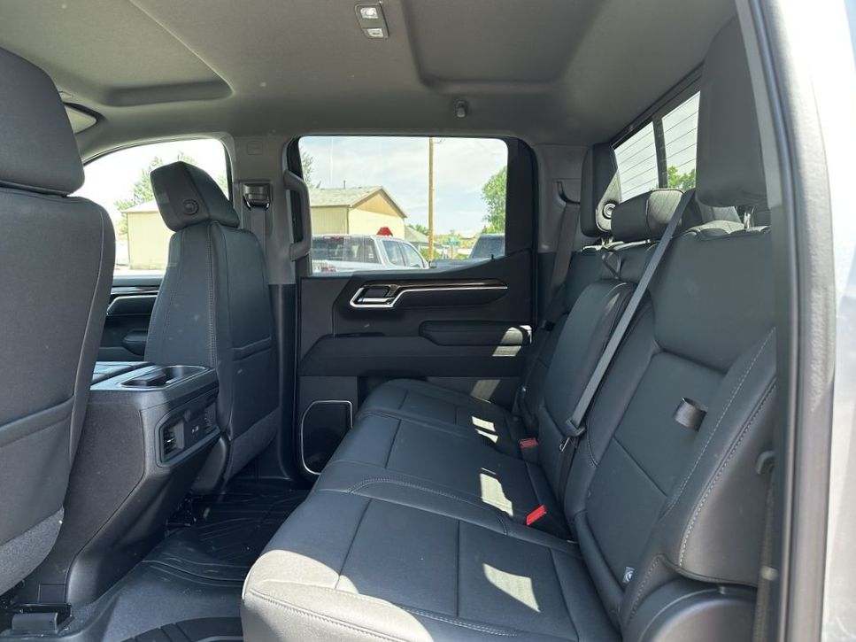 2025 Chevrolet Silverado 1500 RST photo 13