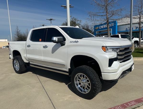 2025 Chevrolet Silverado High Country's photo