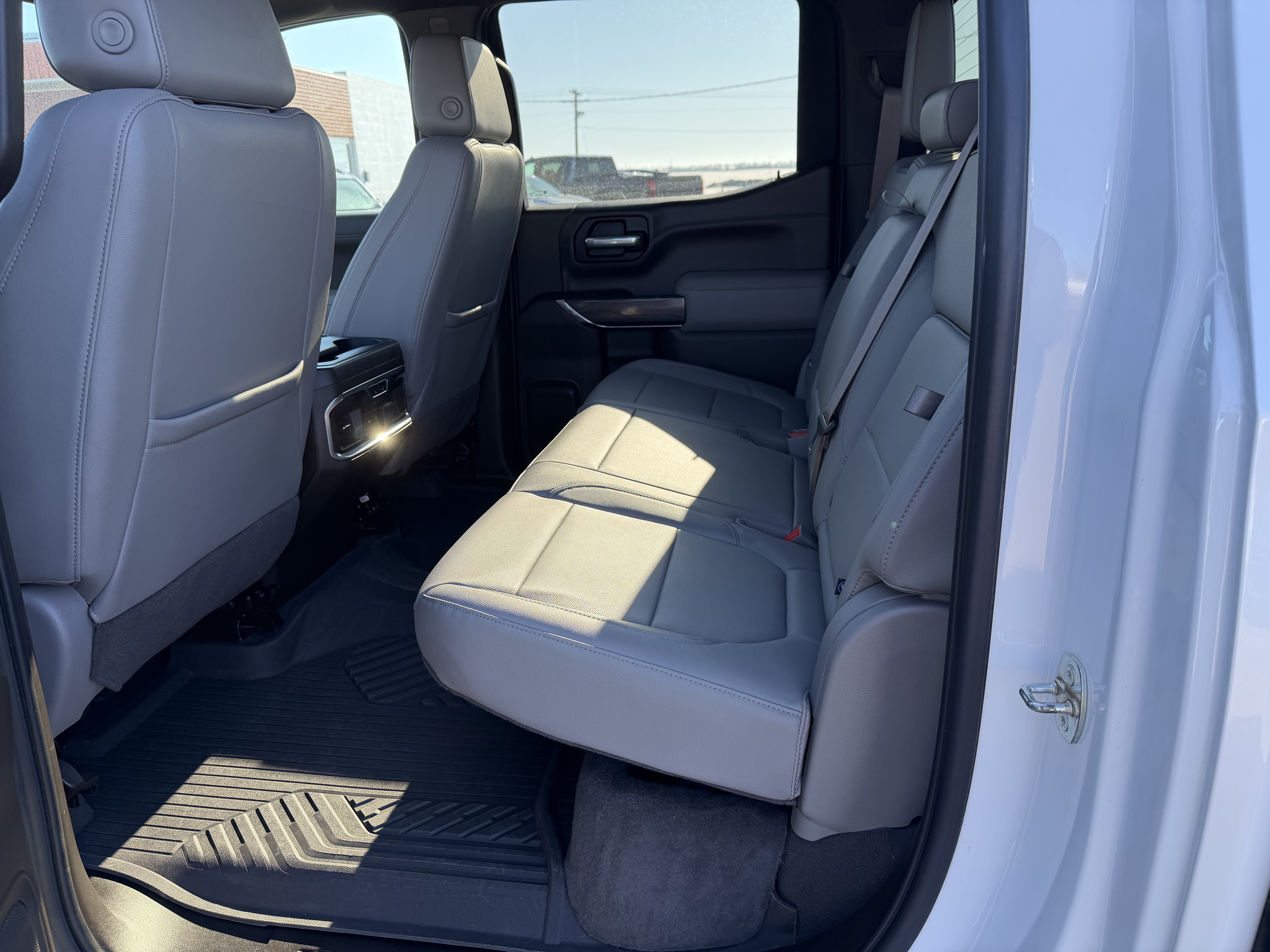 2021 Chevrolet Silverado 1500 LTZ - Photo 11