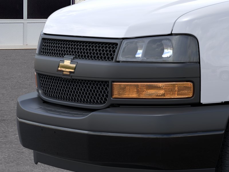 New 2025 Summit White Chevrolet WT image 39