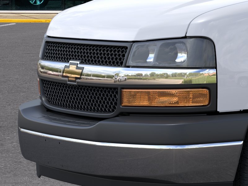 New 2026 Summit White Chevrolet WT image 38
