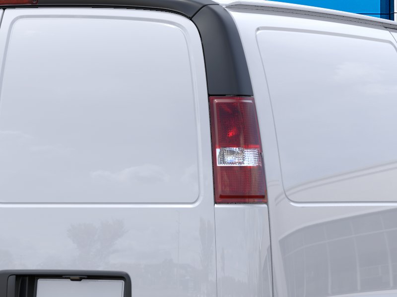 New 2026 Summit White Chevrolet WT image 37