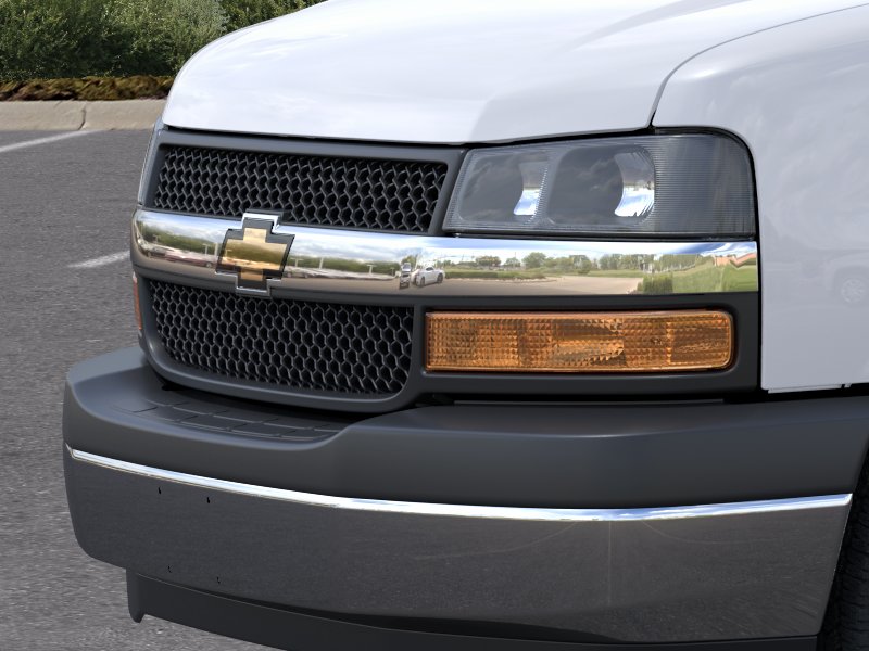 New 2026 Summit White Chevrolet WT image 39