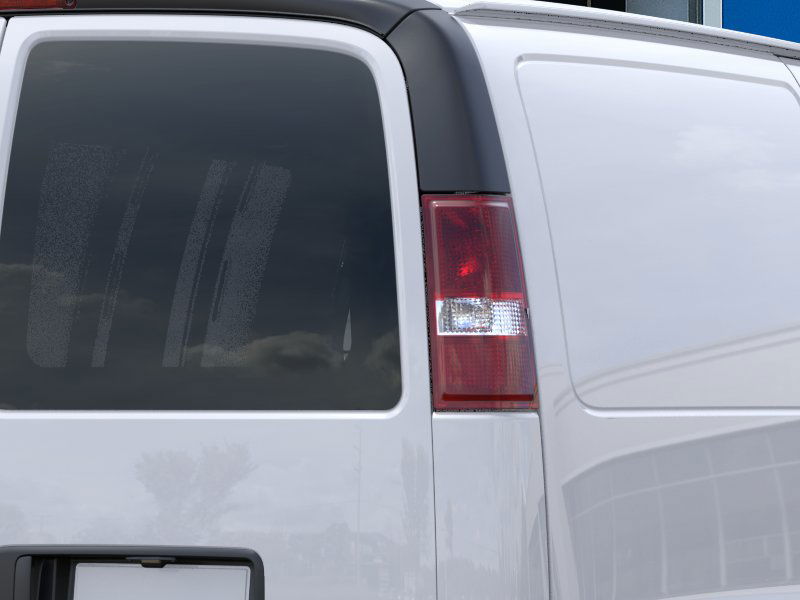 New 2025 Summit White Chevrolet WT image 35