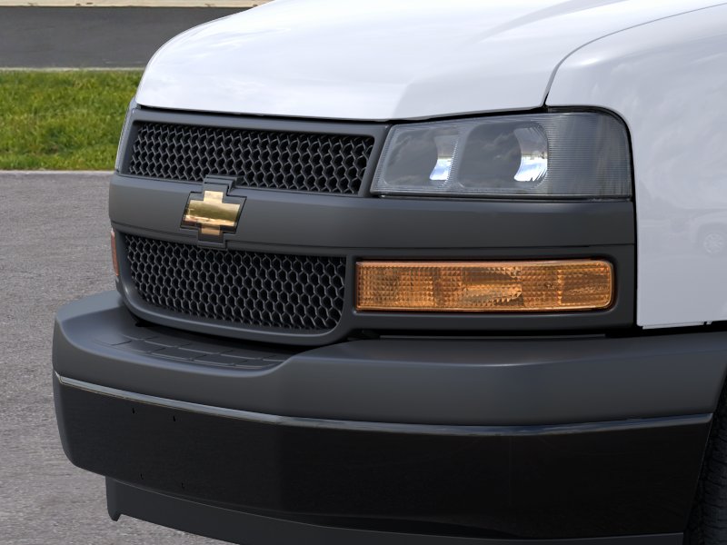New 2026 Summit White Chevrolet WT image 13