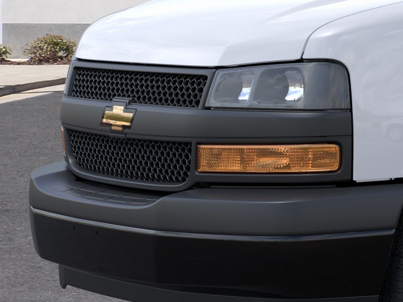 New 2025 Summit White Chevrolet WT image 49