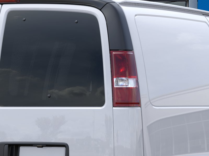 New 2026 Summit White Chevrolet WT image 39