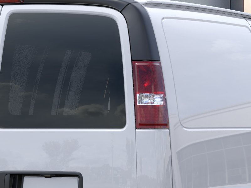 New 2026 Summit White Chevrolet WT image 35