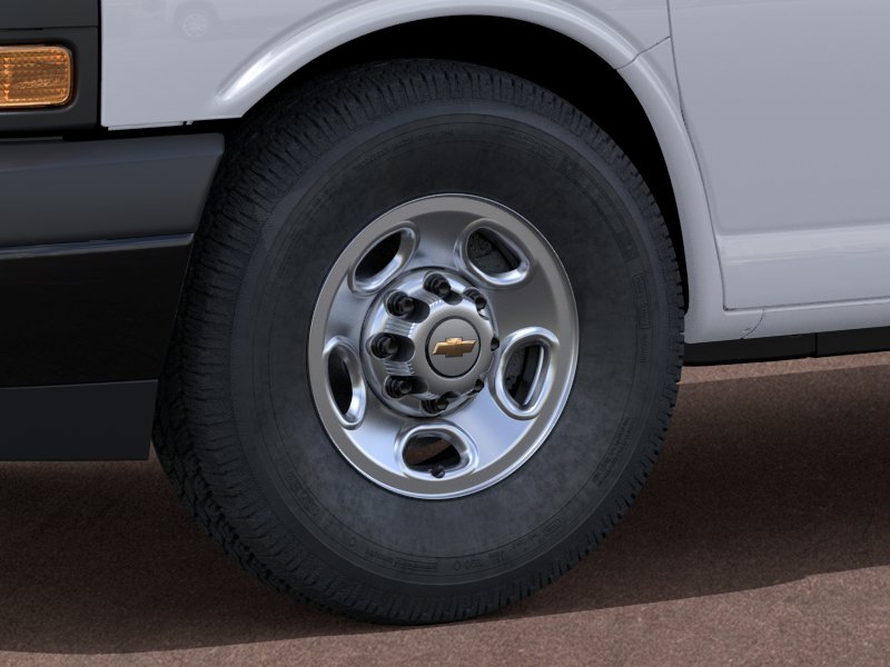 New 2026 Summit White Chevrolet WT image 33