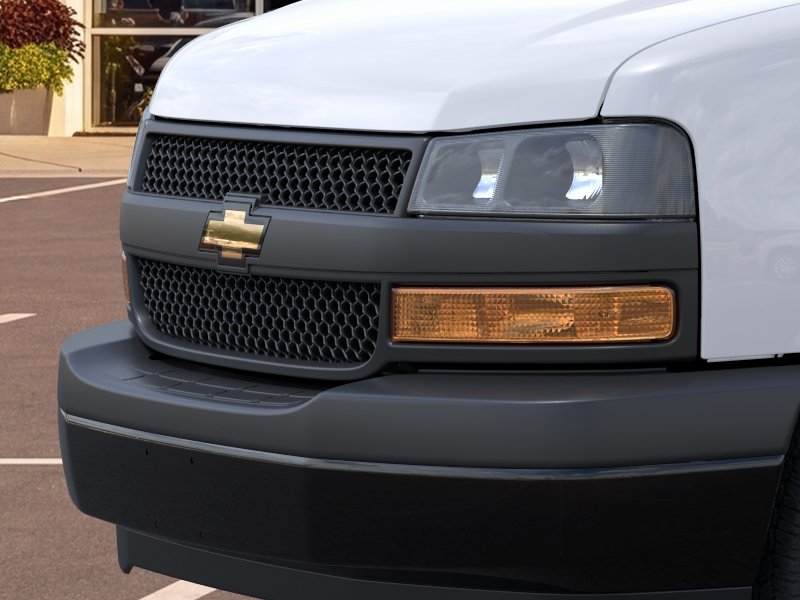 New 2026 Summit White Chevrolet WT image 37