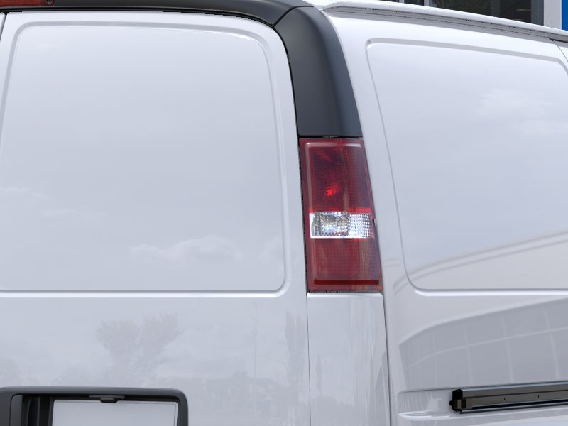 New 2025 Summit White Chevrolet WT image 11