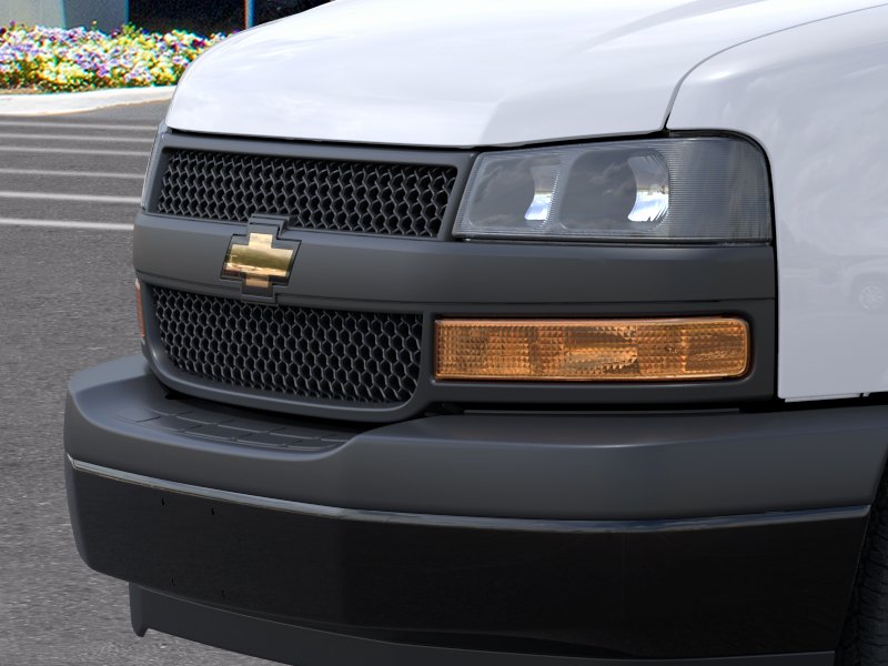 New 2026 Summit White Chevrolet WT image 39
