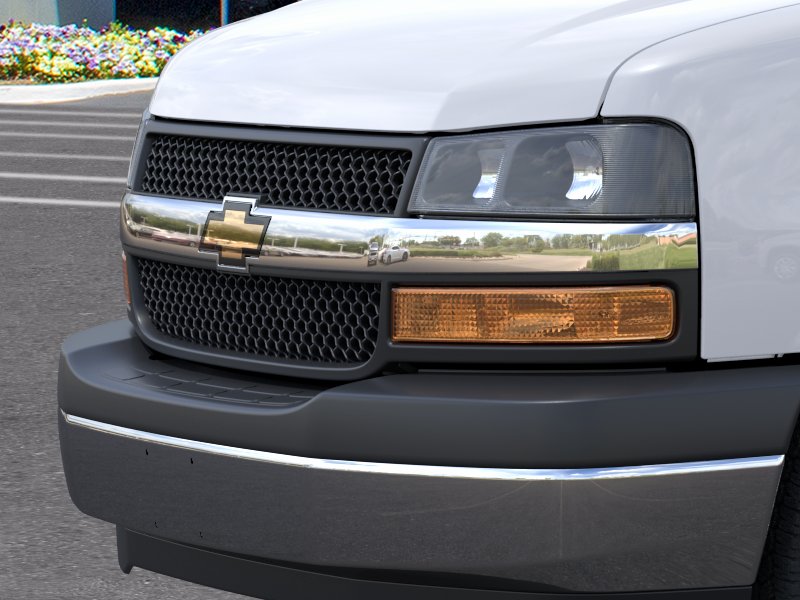 New 2026 Summit White Chevrolet WT image 39
