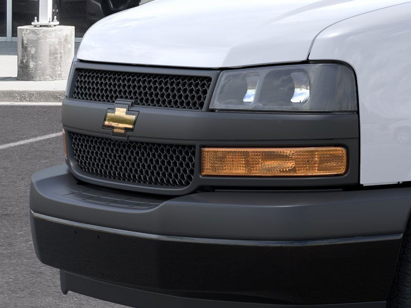 New 2025 Summit White Chevrolet WT image 52