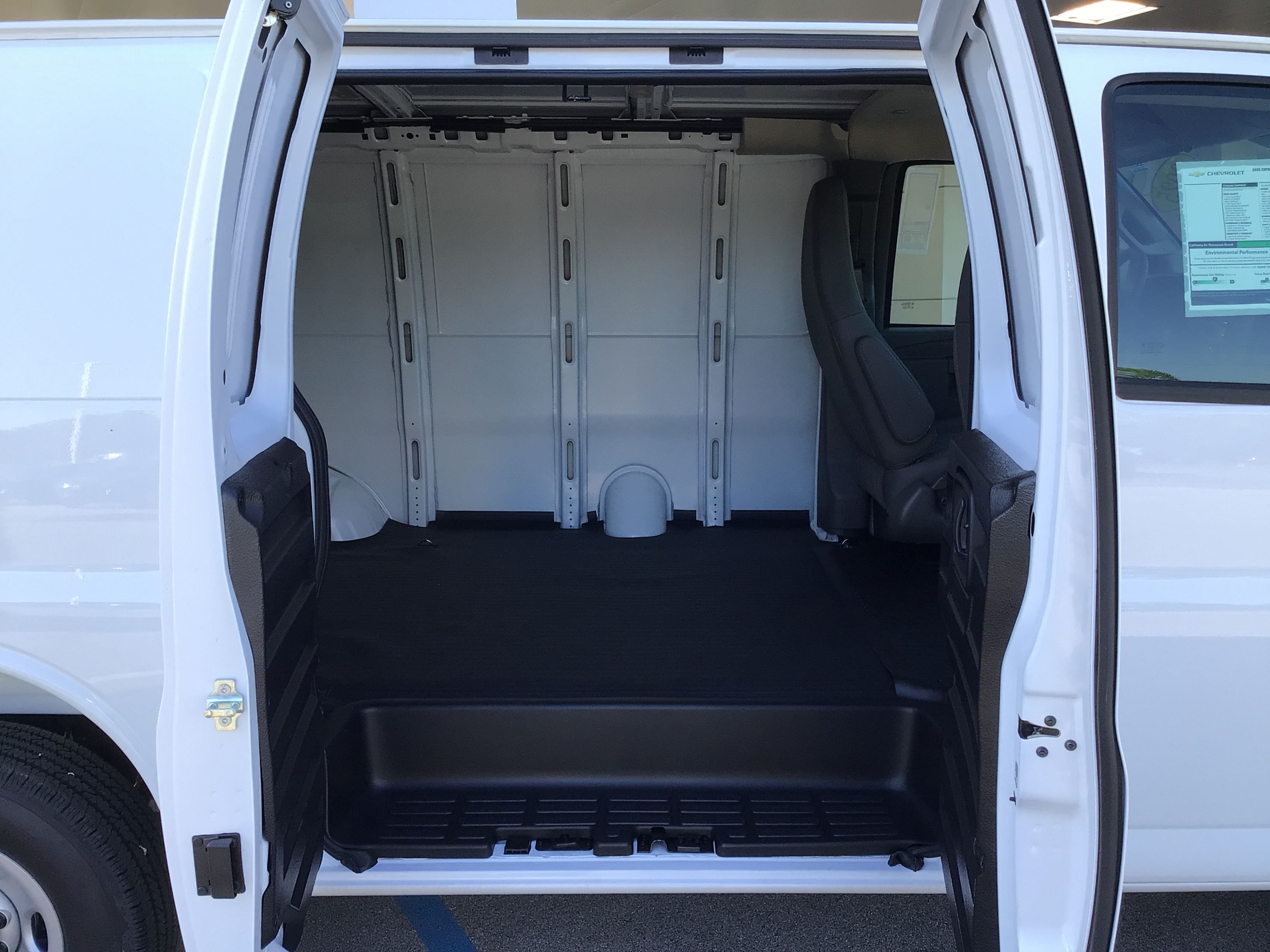 2025 Chevrolet Express Cargo Work Van - Photo 28