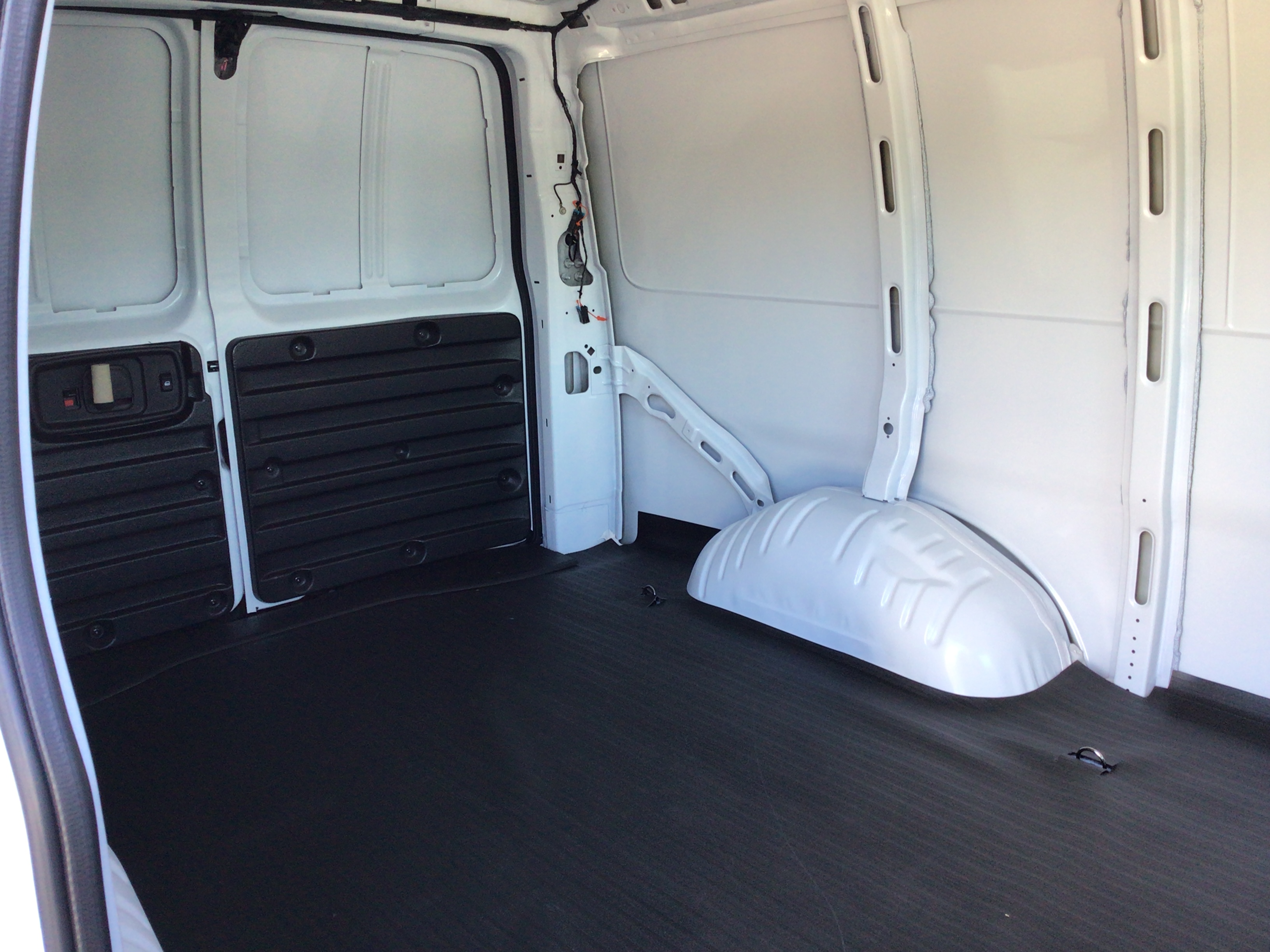2025 Chevrolet Express Cargo Work Van - Photo 29