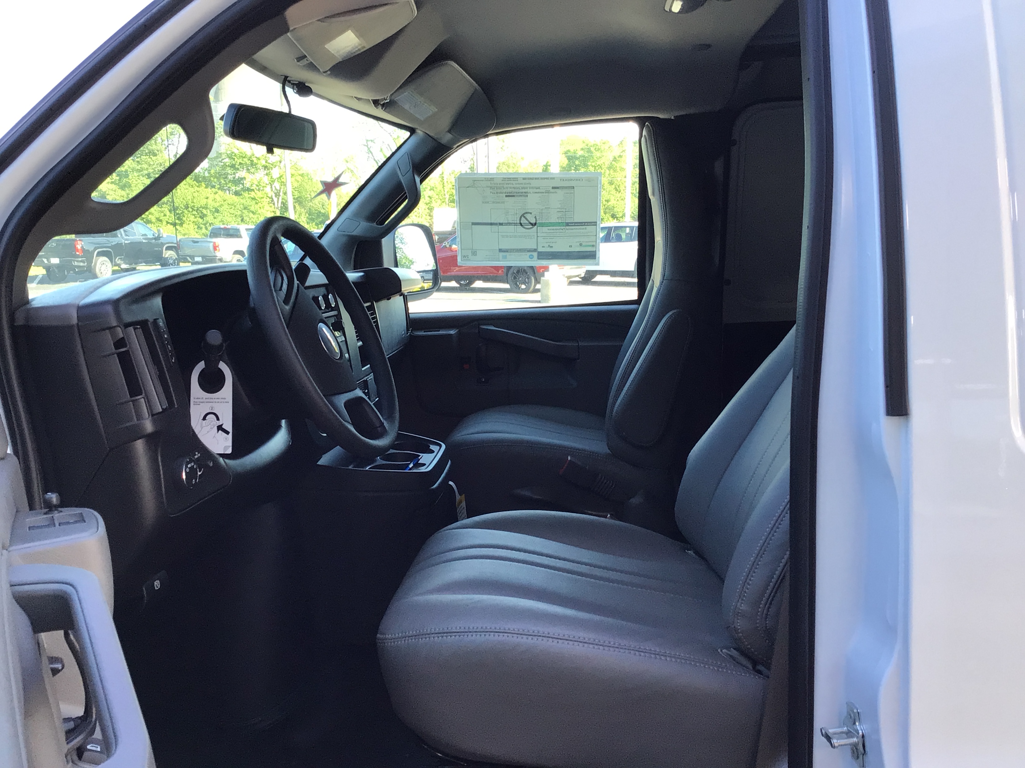 2025 Chevrolet Express Cargo Work Van - Photo 19