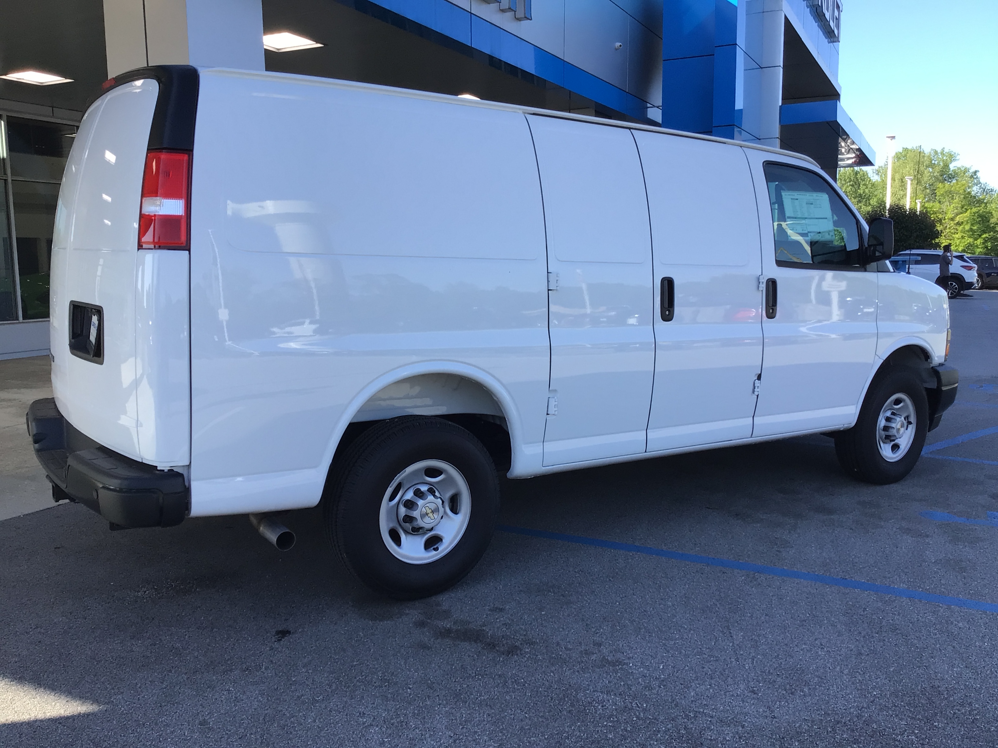2025 Chevrolet Express Cargo Work Van - Photo 5