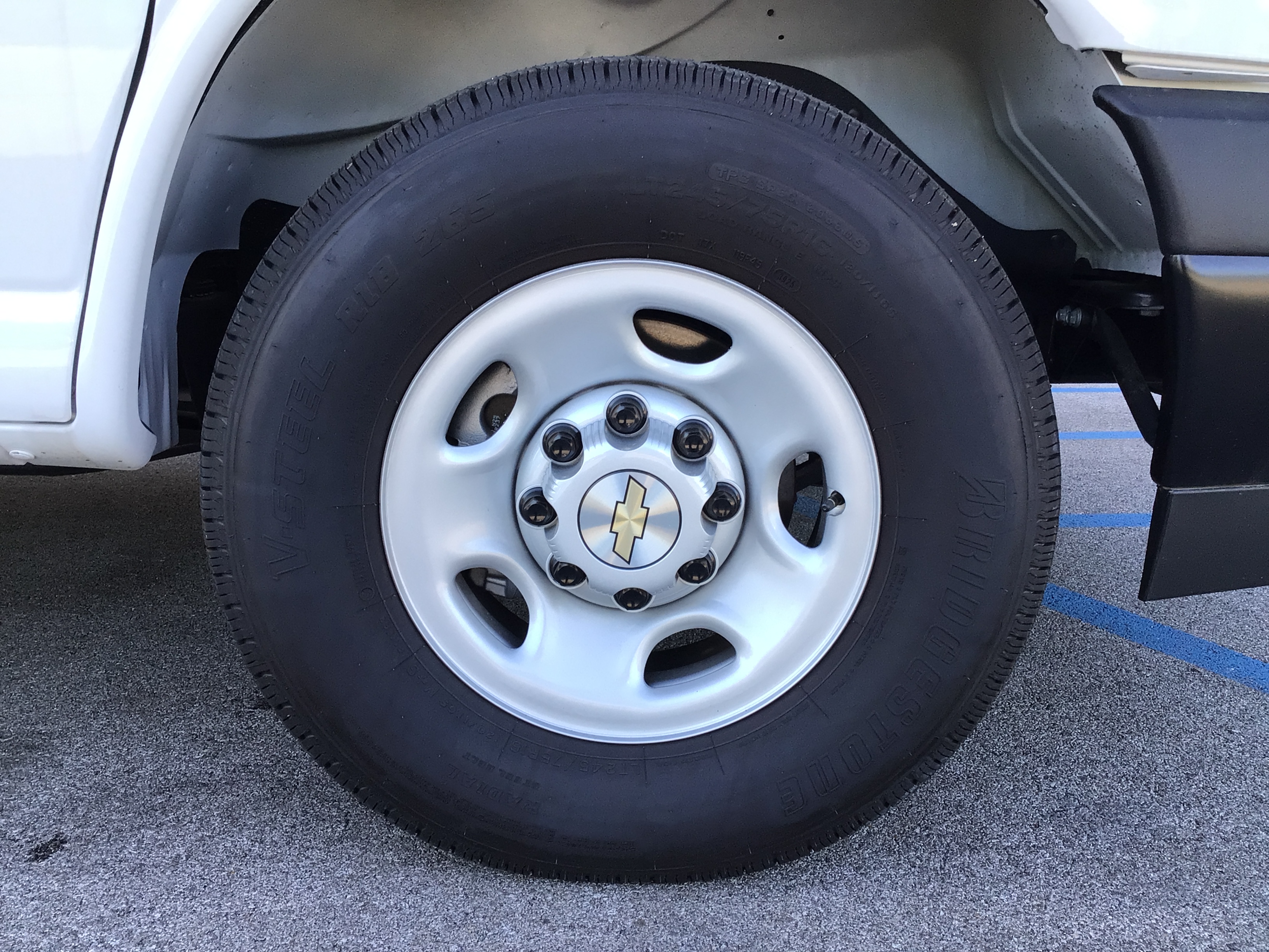 2025 Chevrolet Express Cargo Work Van - Photo 15
