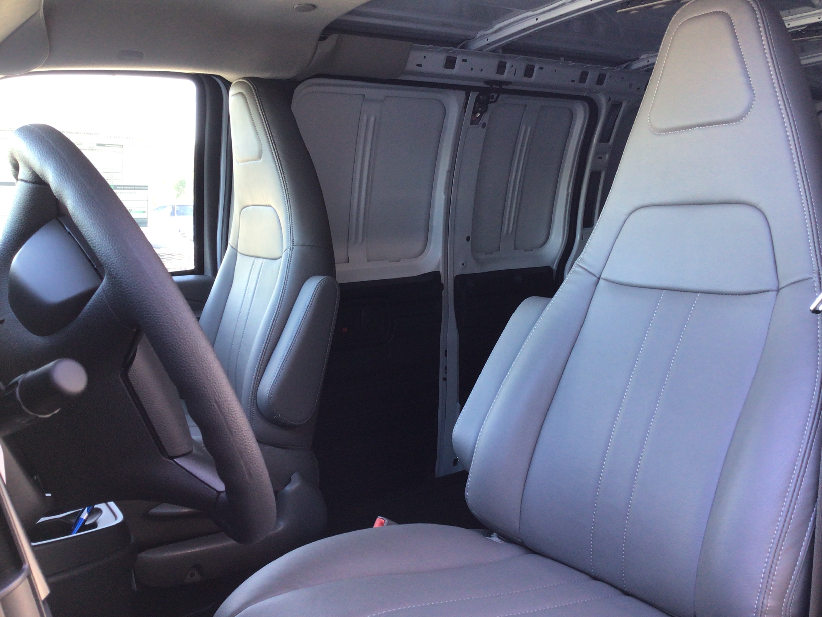 2025 Chevrolet Express Cargo Work Van - Photo 20