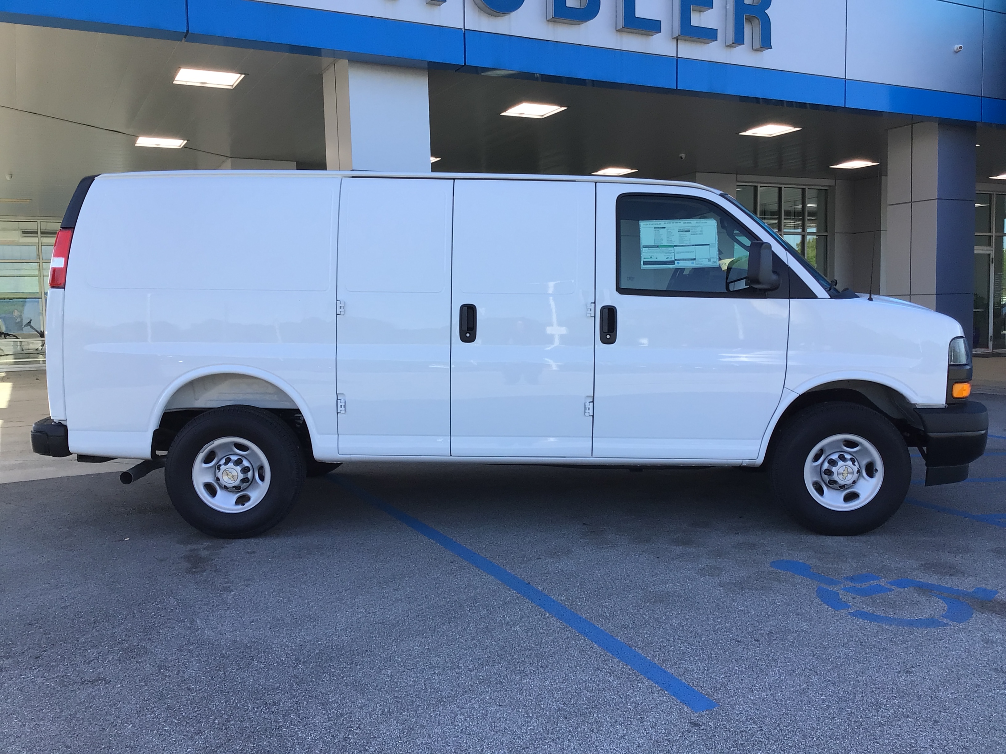 2025 Chevrolet Express Cargo Work Van - Photo 4