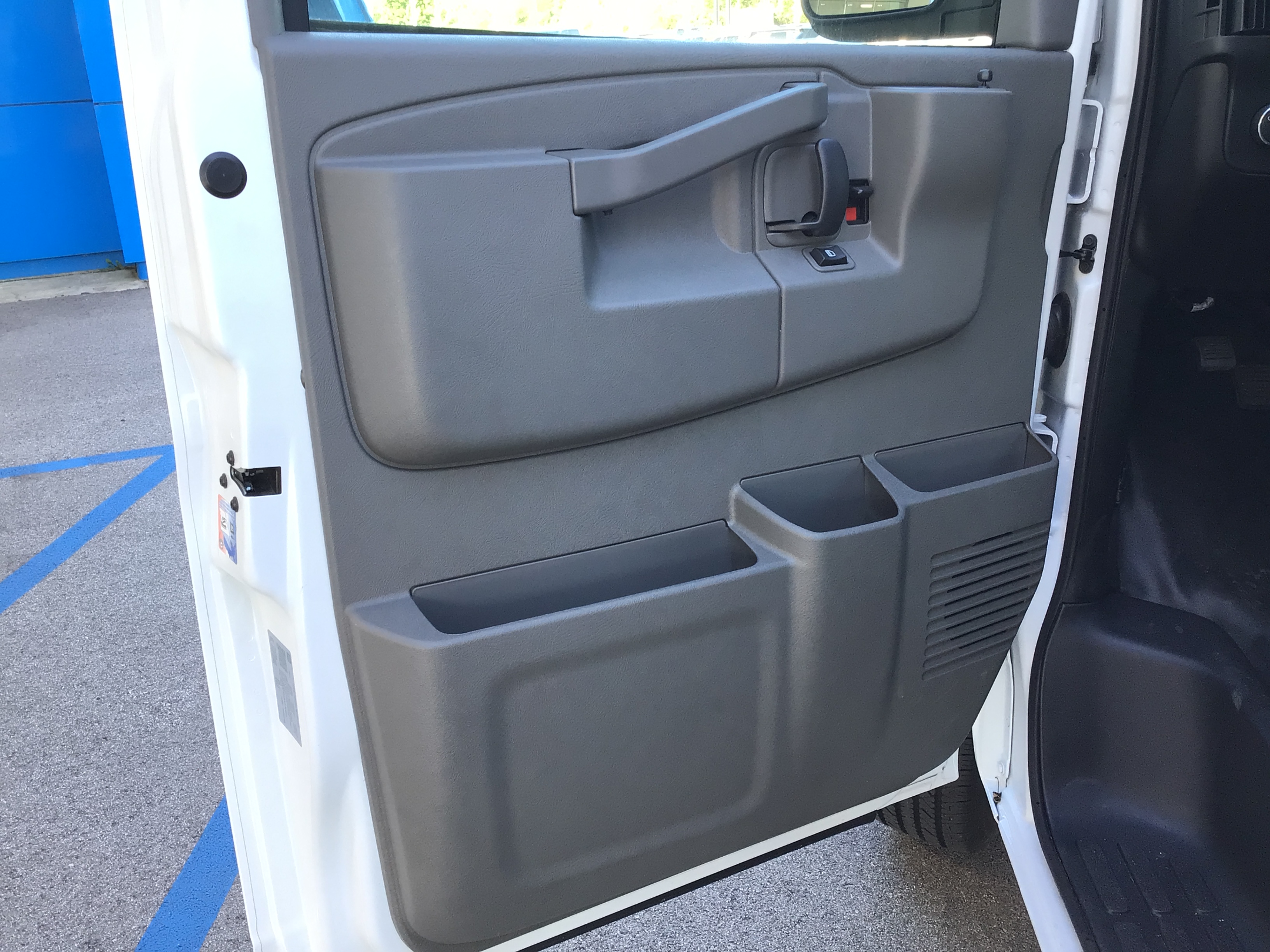 2025 Chevrolet Express Cargo Work Van - Photo 17