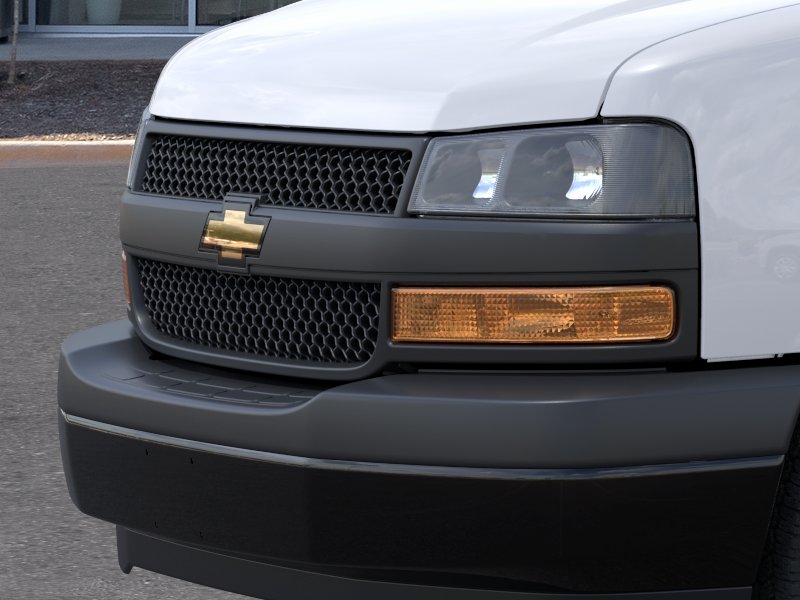 New 2026 Summit White Chevrolet WT image 13