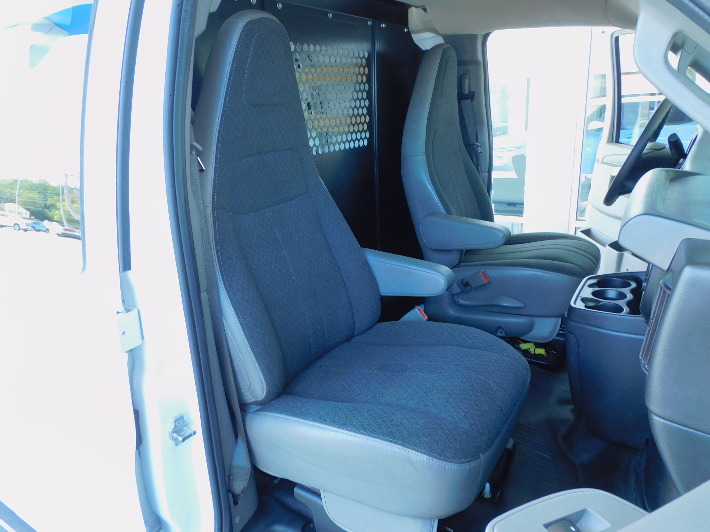 2023 Chevrolet Express Cargo 2500 photo 13