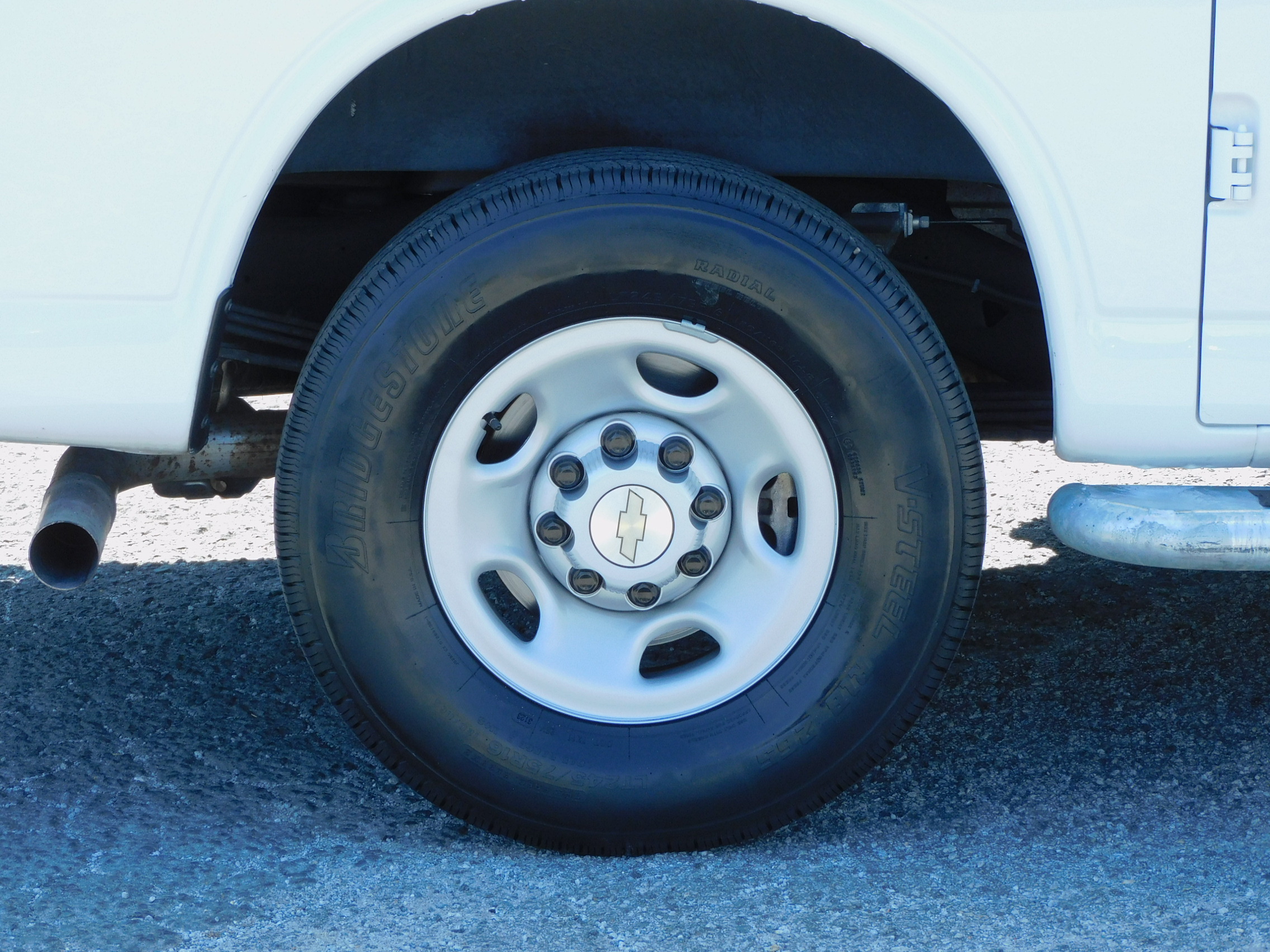 2023 Chevrolet Express Cargo 2500 photo 2