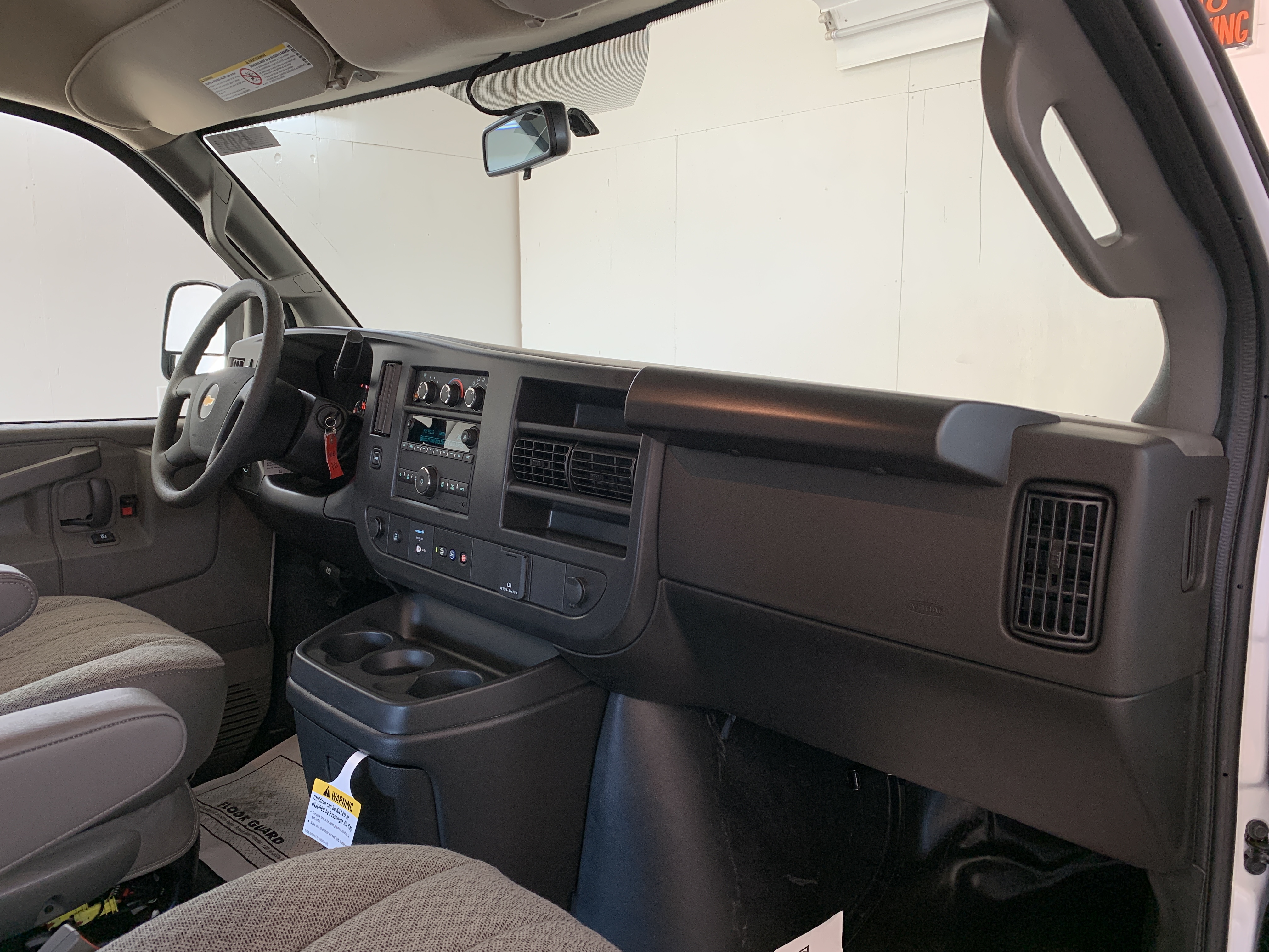 2025 Chevrolet Express Cargo Work Van - Photo 29