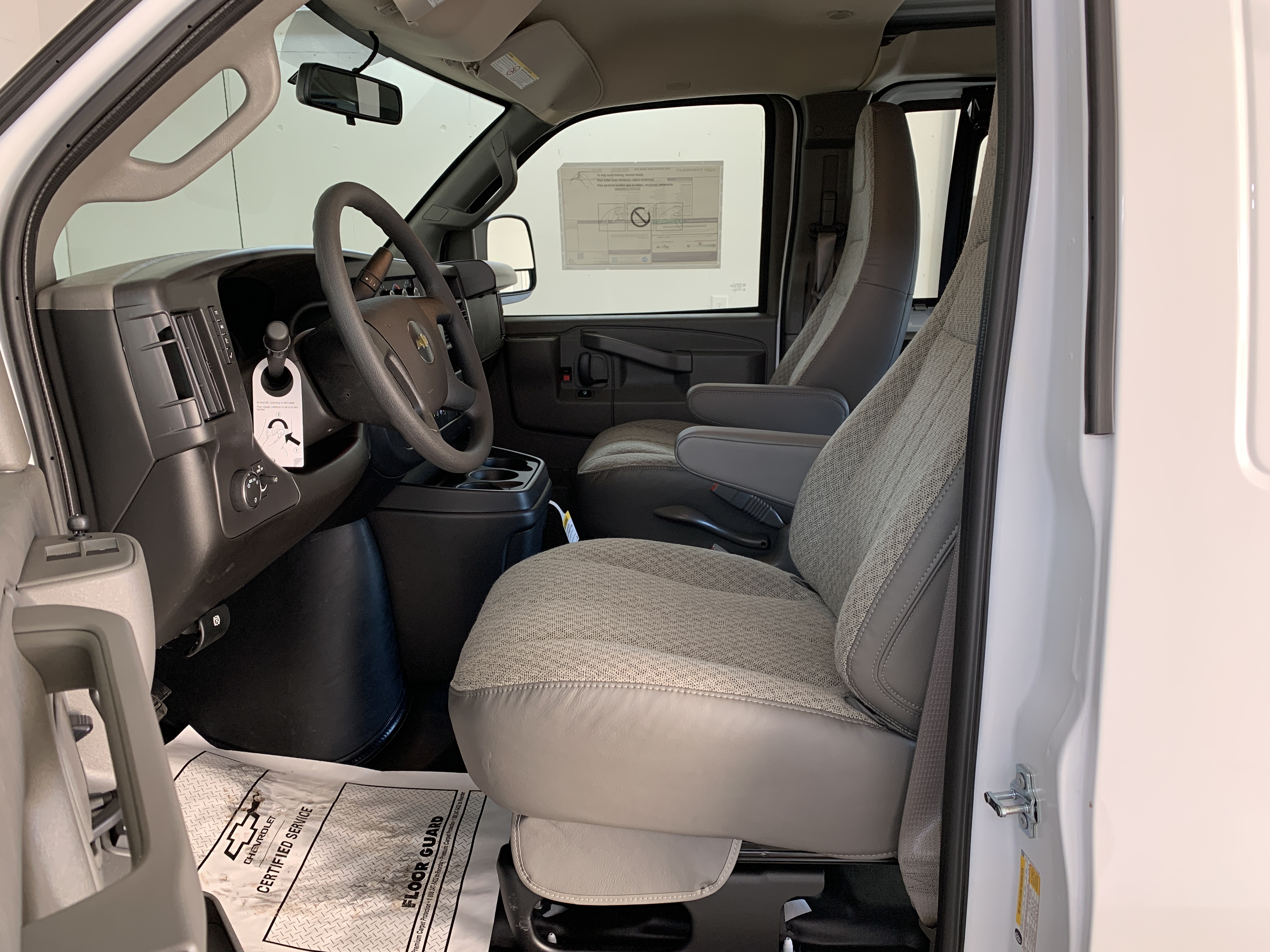 2025 Chevrolet Express Cargo Work Van - Photo 11