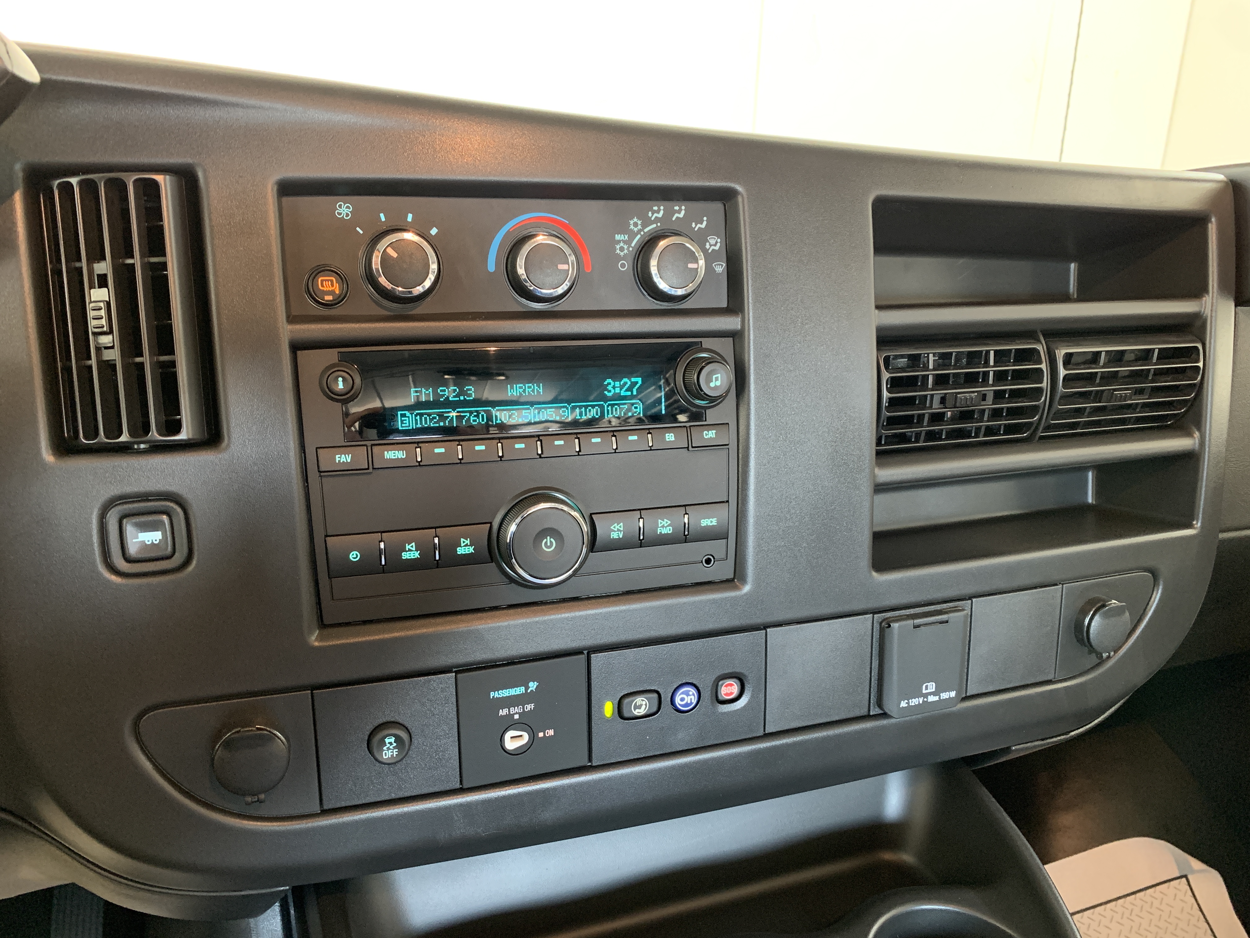 2025 Chevrolet Express Cargo Work Van - Photo 20