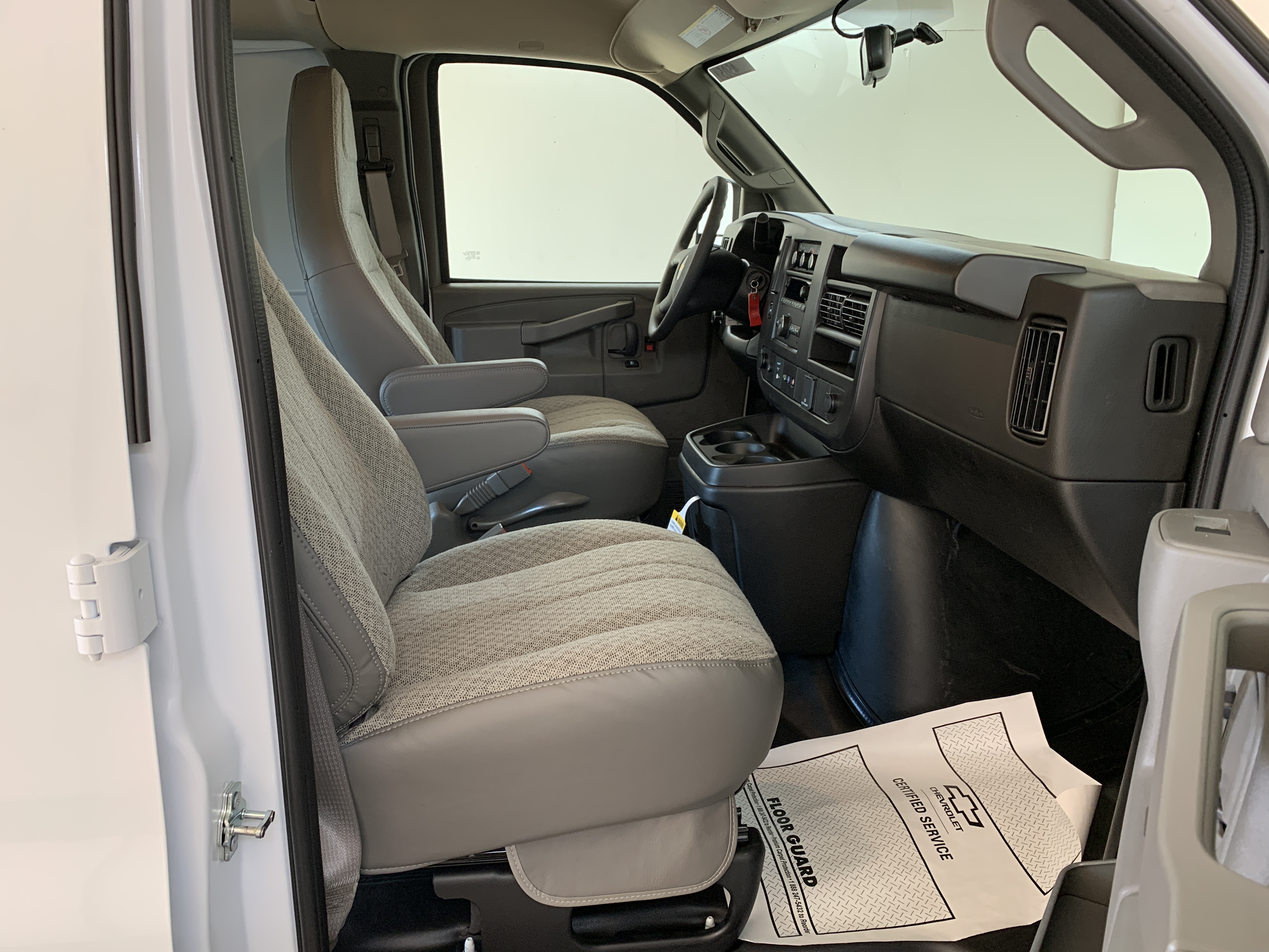 2025 Chevrolet Express Cargo Work Van - Photo 28