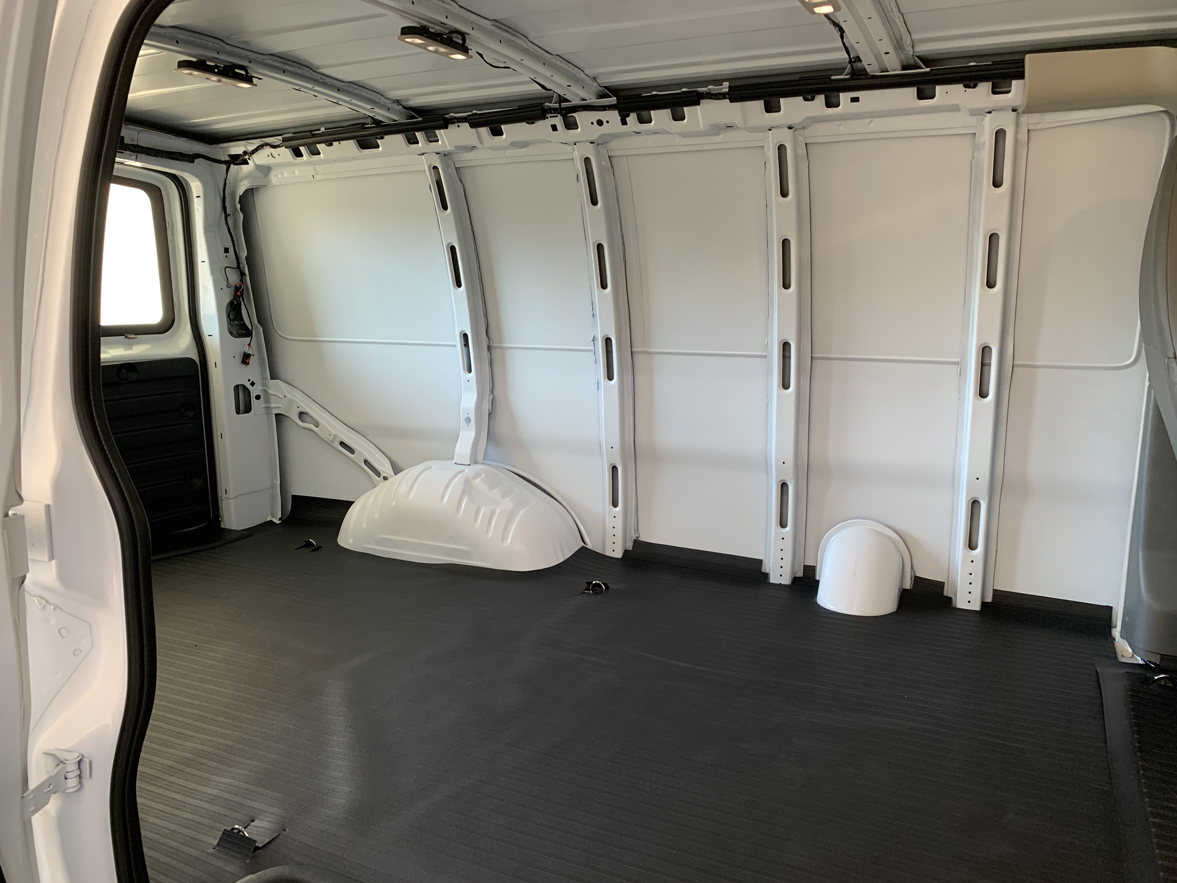 2025 Chevrolet Express Cargo Work Van - Photo 35