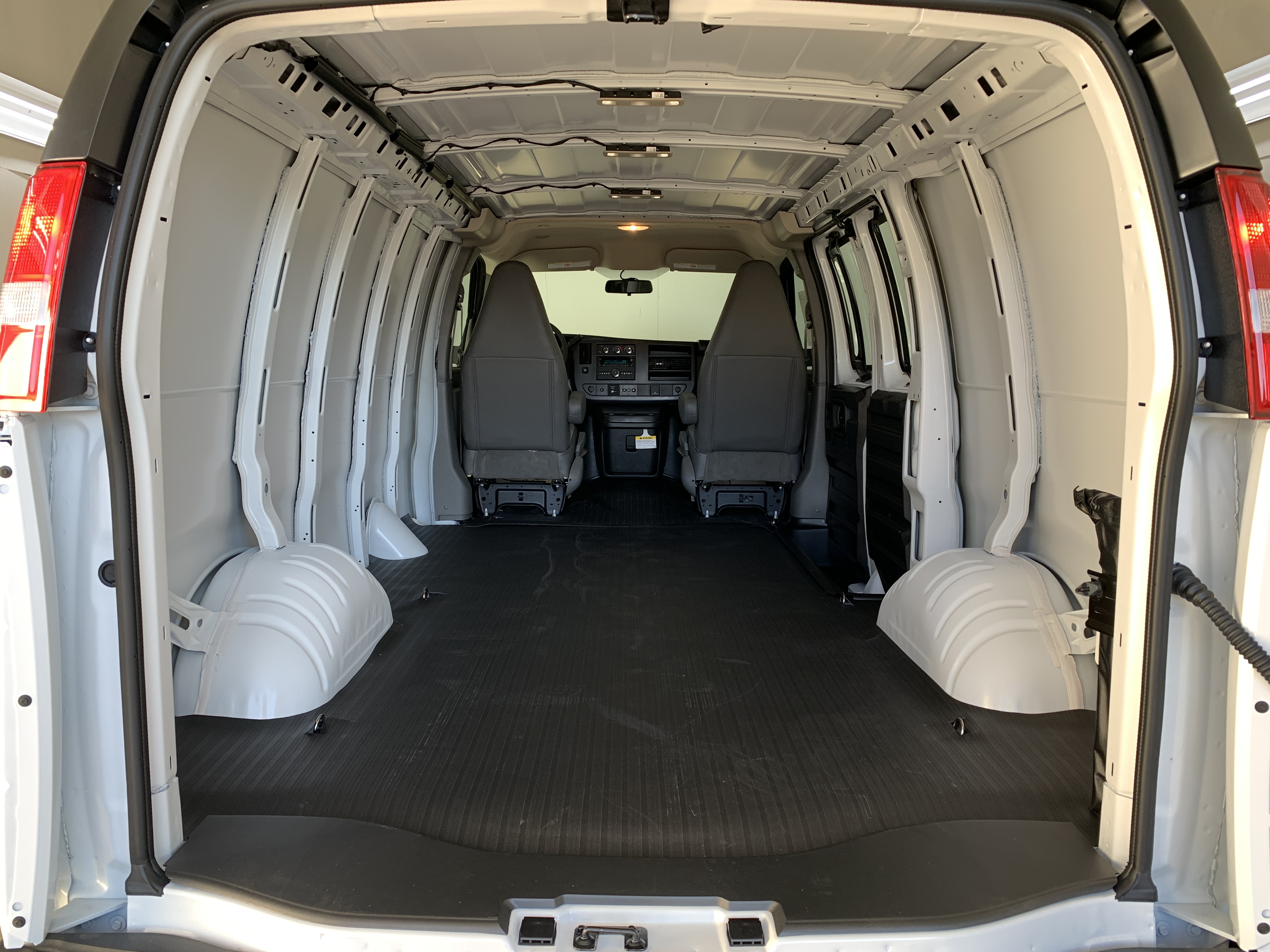 2025 Chevrolet Express Cargo Work Van - Photo 42