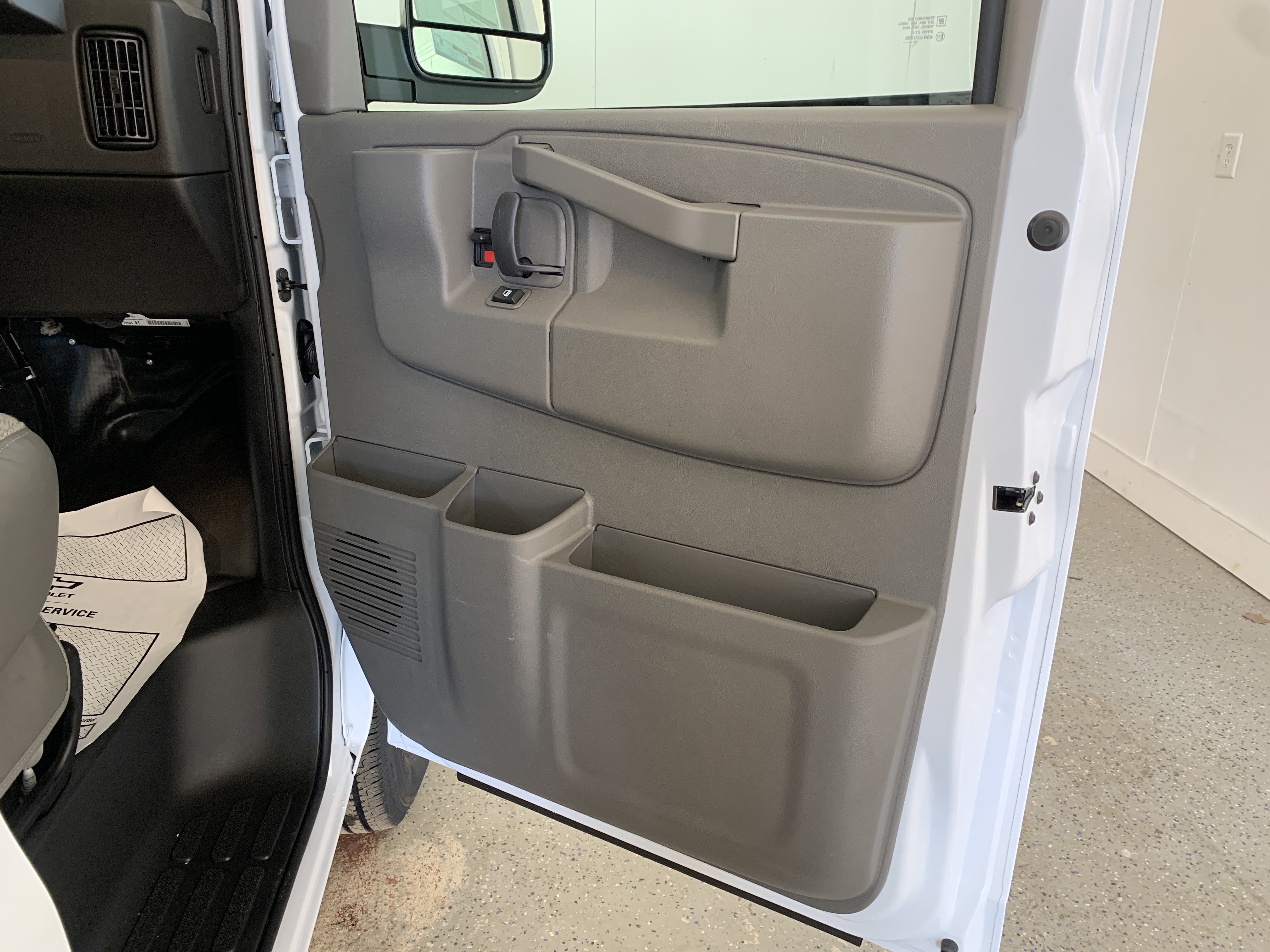 2025 Chevrolet Express Cargo Work Van - Photo 31