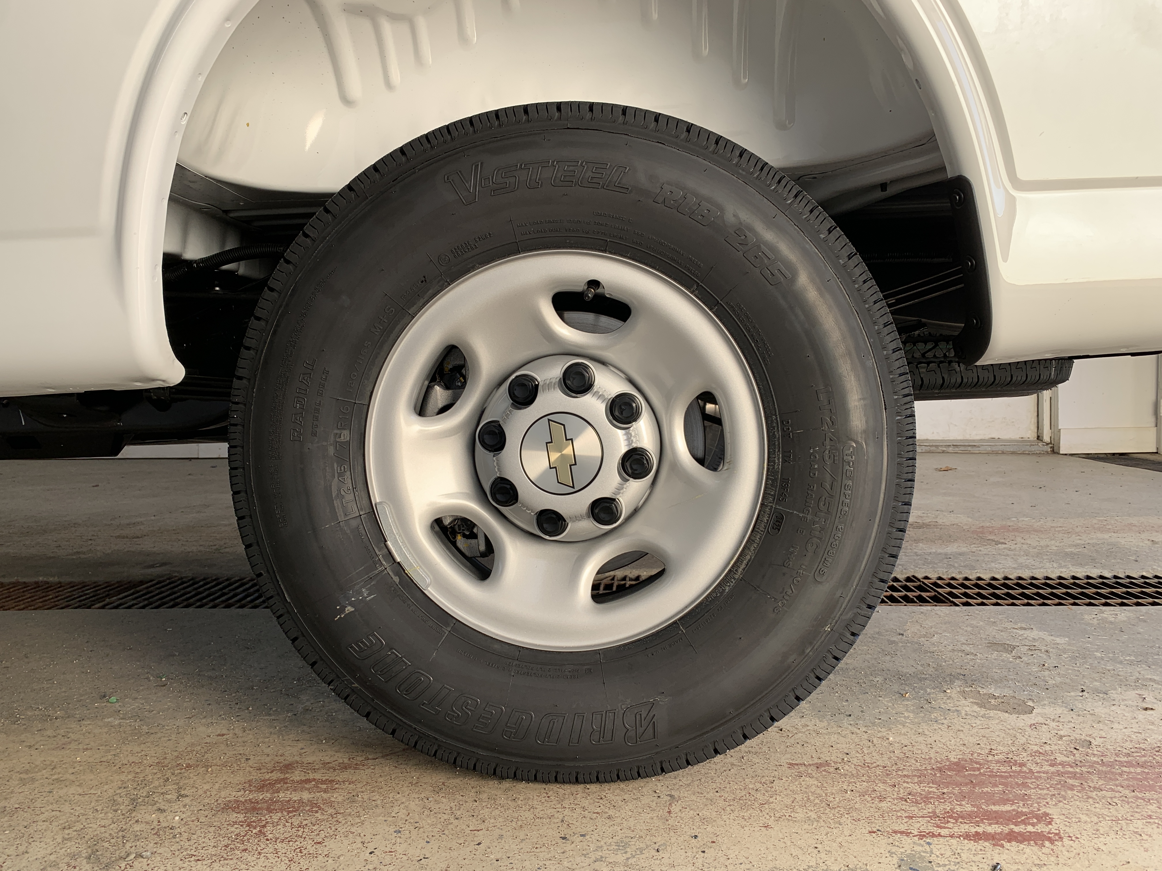 2025 Chevrolet Express Cargo Work Van - Photo 7