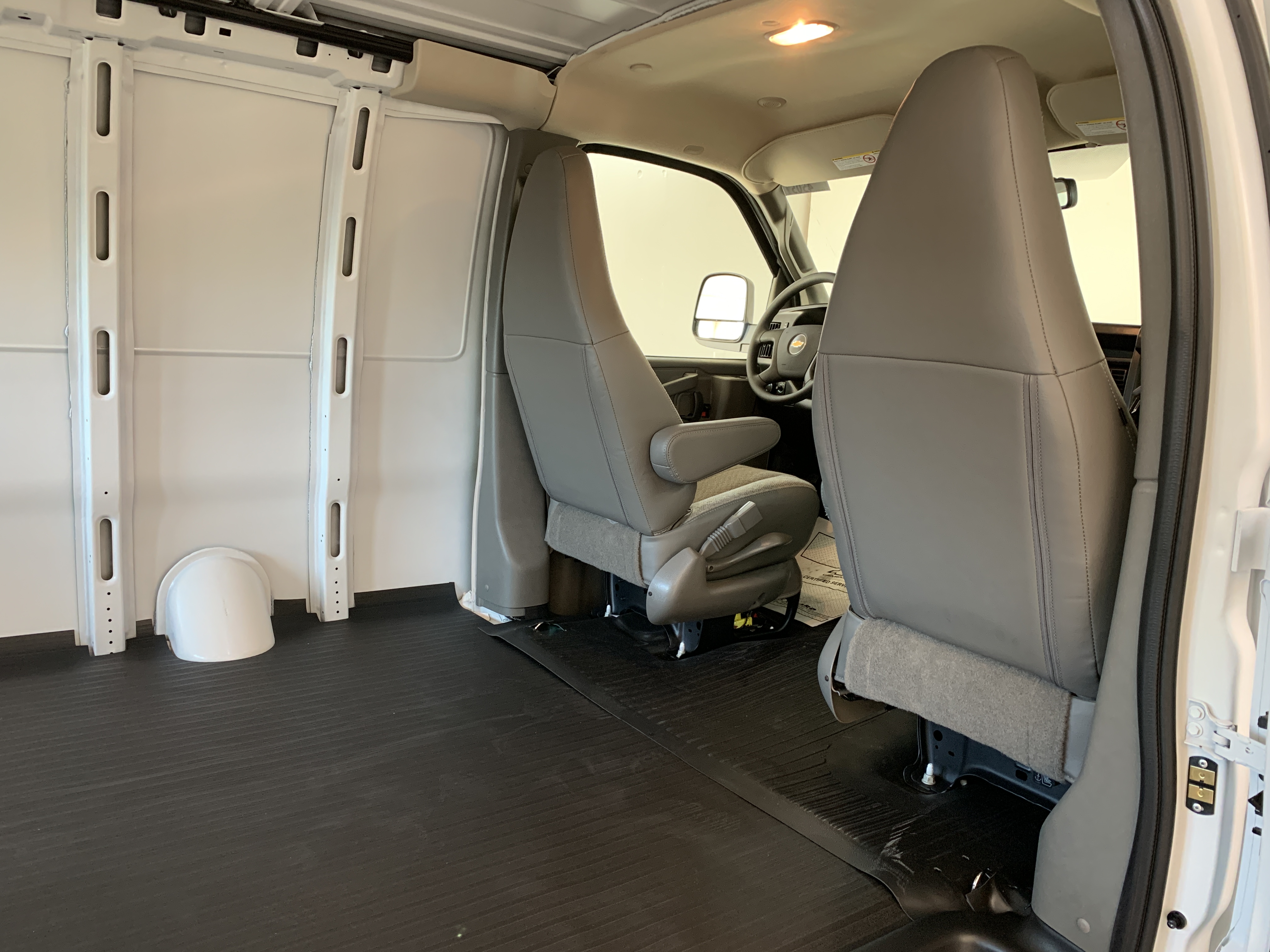 2025 Chevrolet Express Cargo Work Van - Photo 34