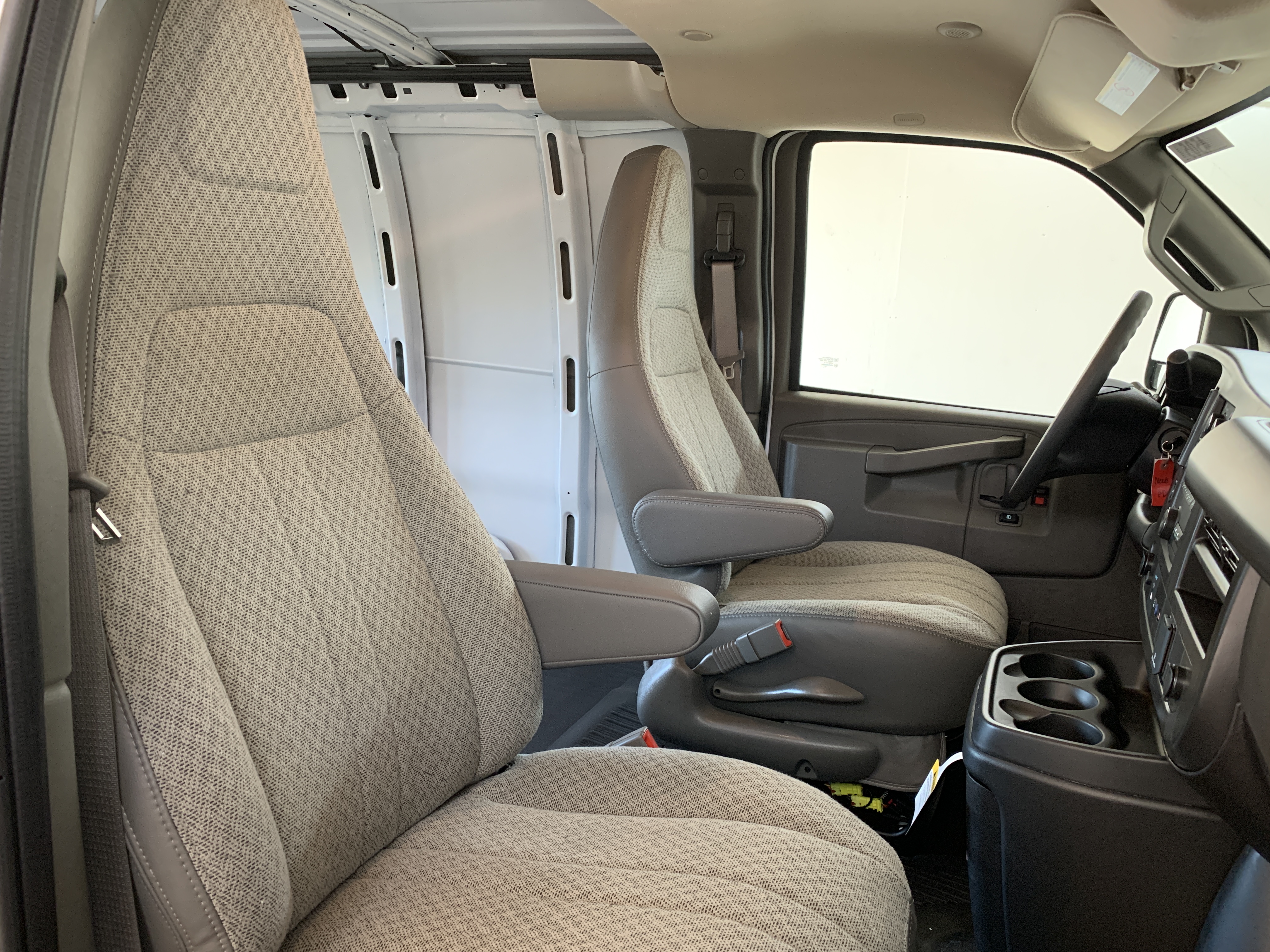 2025 Chevrolet Express Cargo Work Van - Photo 30
