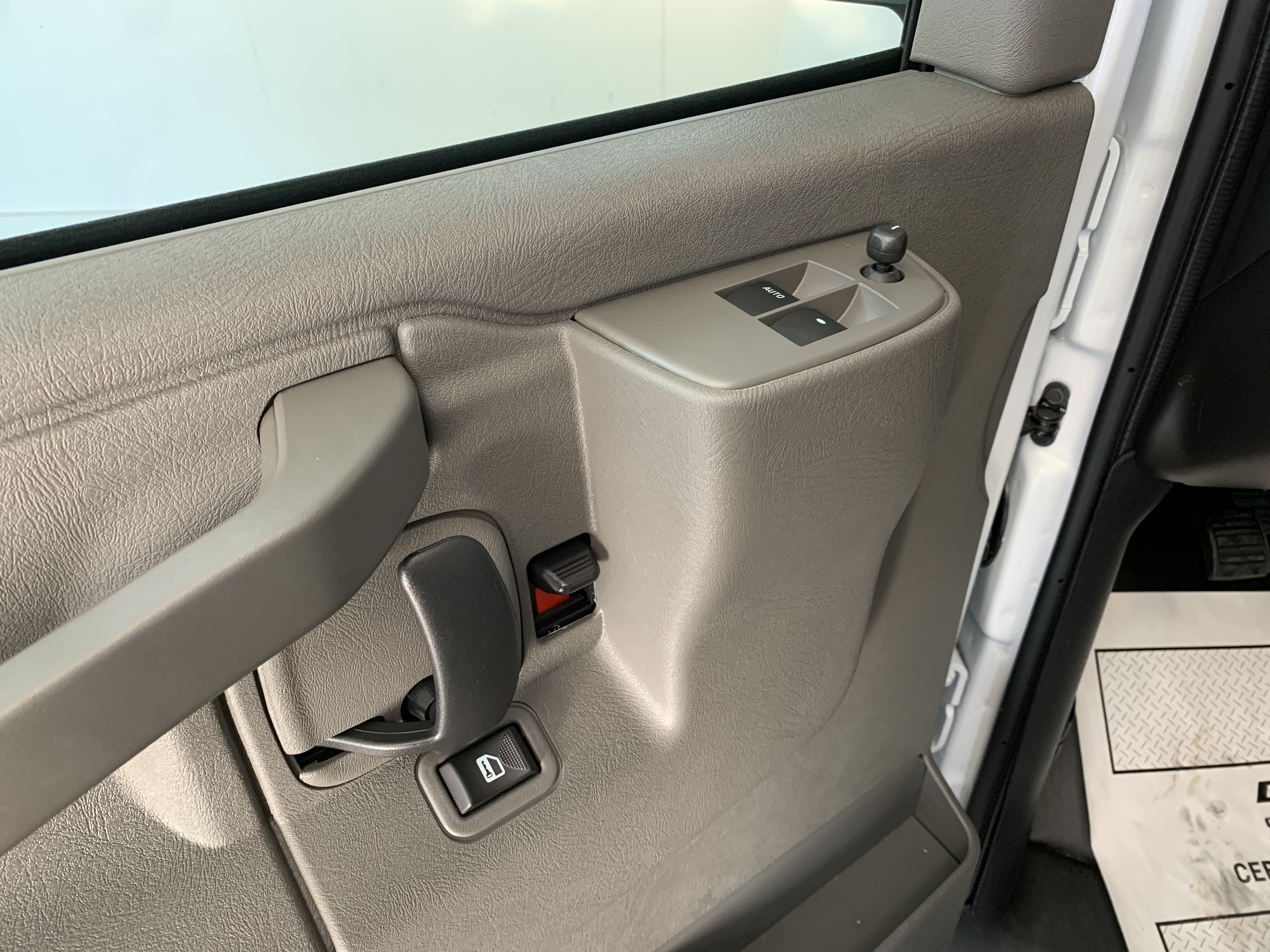 2025 Chevrolet Express Cargo Work Van - Photo 15