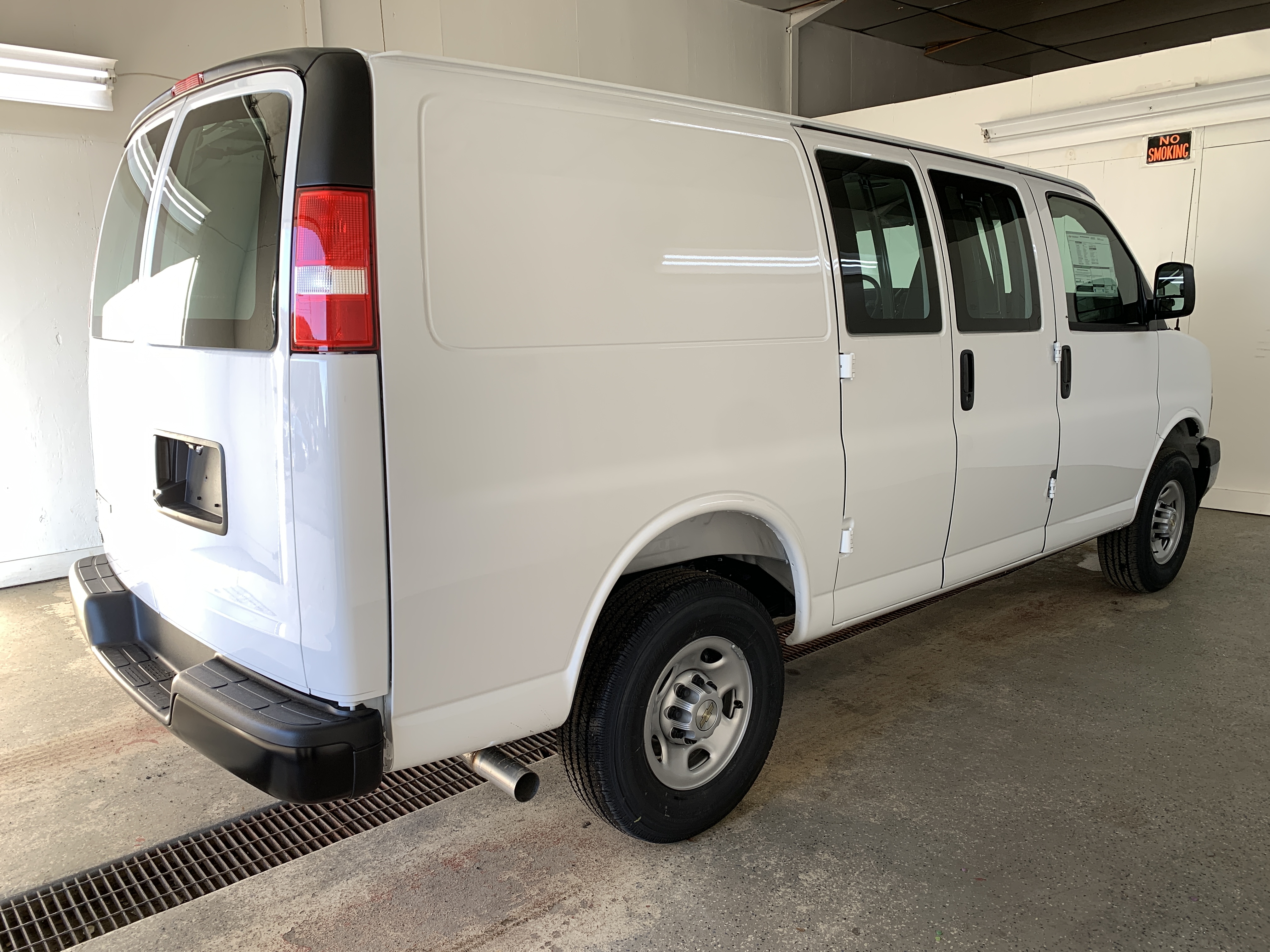 2025 Chevrolet Express Cargo Work Van - Photo 6